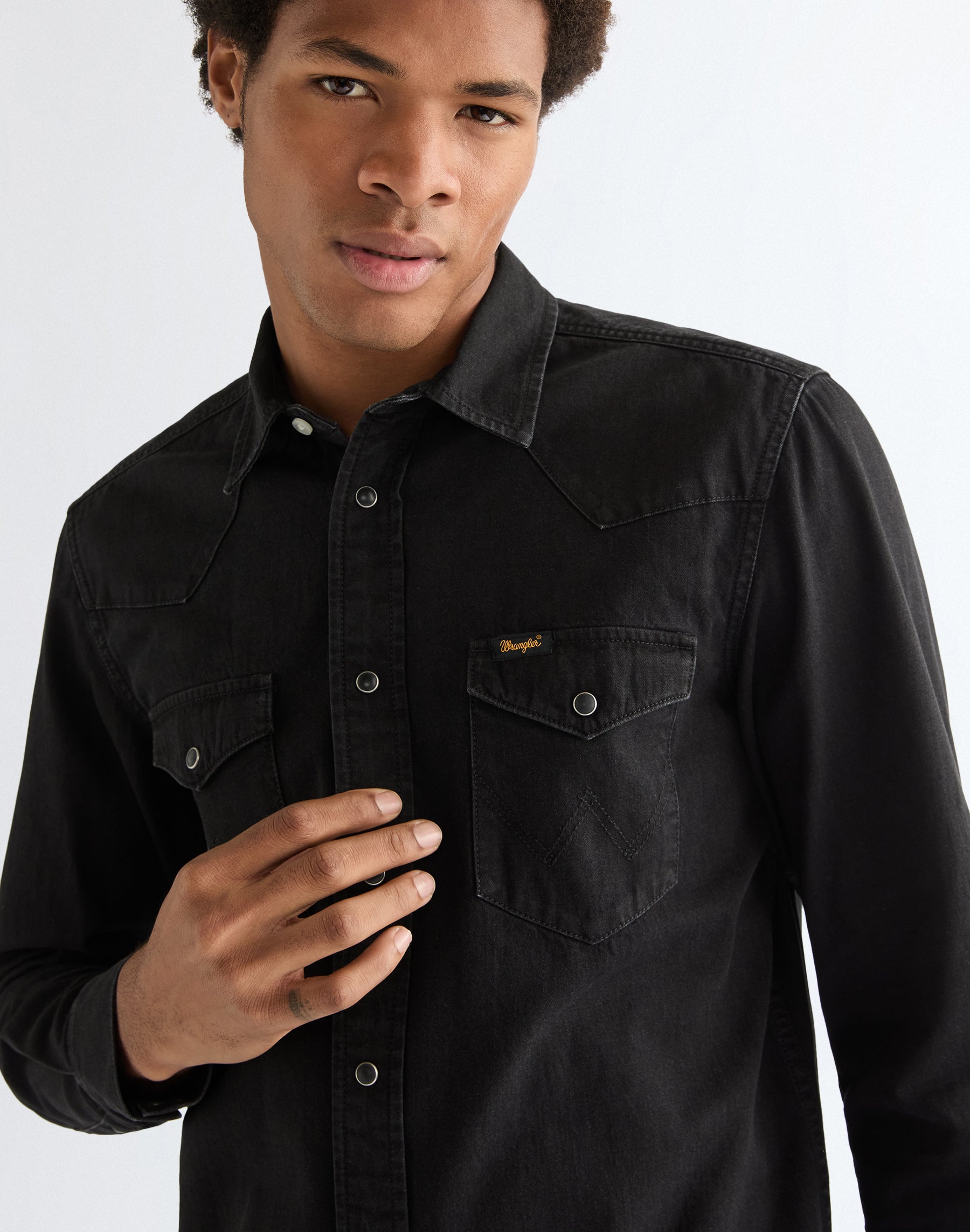 Western Shirt in Rinse Black Hemden Wrangler