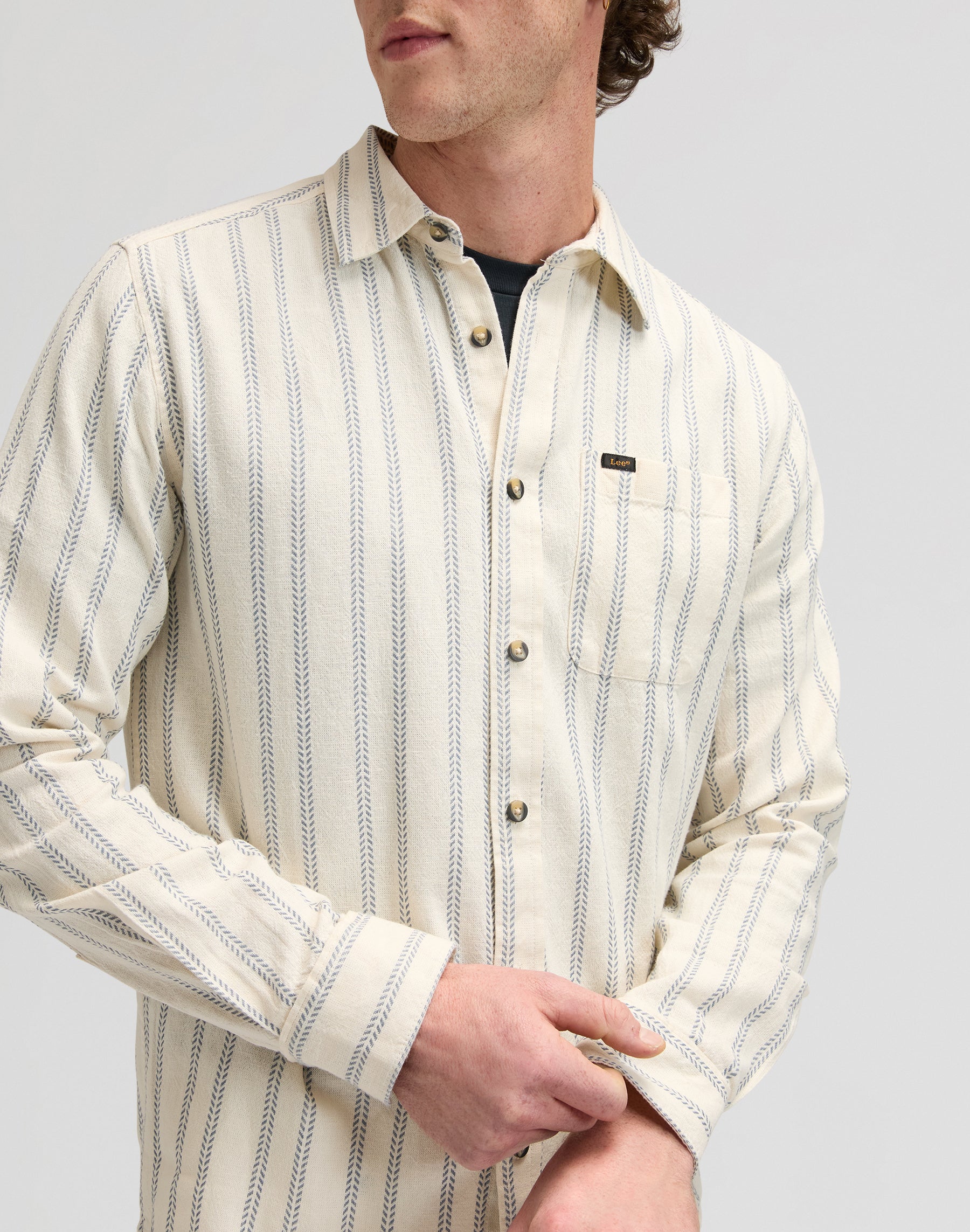 Leesure Shirt in Dustier Blue Stripe Hemden Lee