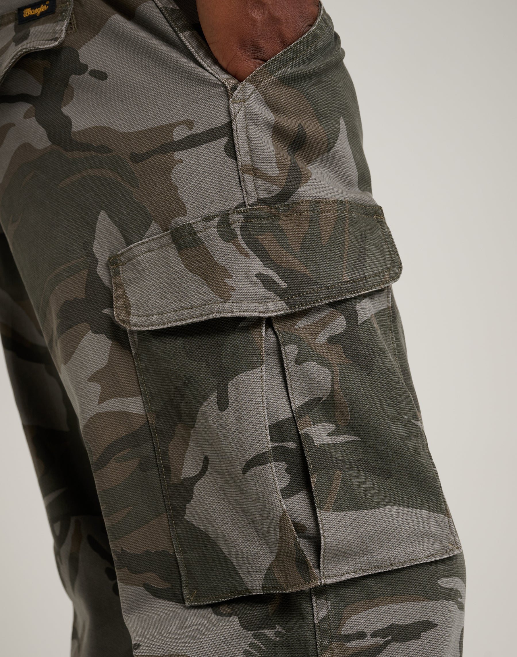 Mike Lucas Pant in Camo Hosen Wrangler