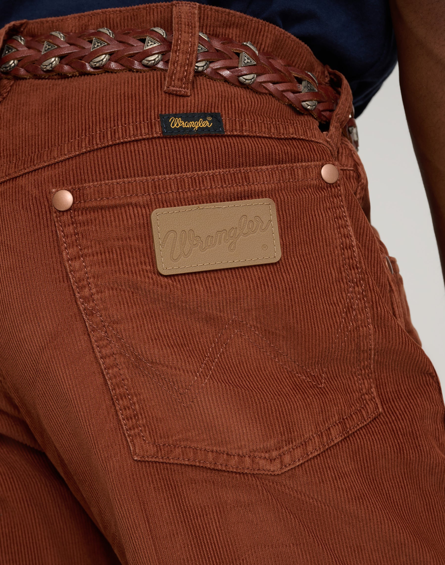 13Mwz in Brown Hosen Wrangler