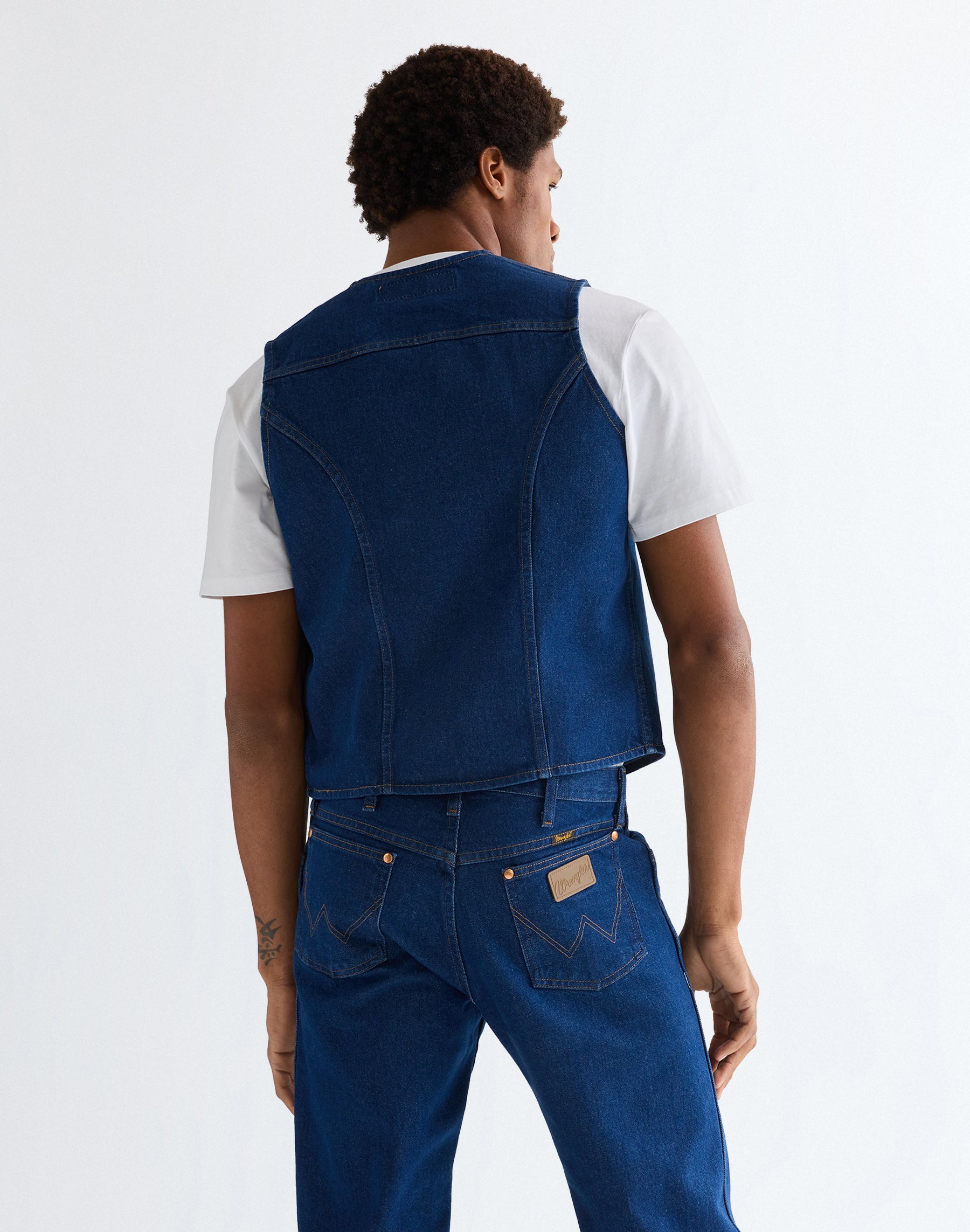 Cowboy Cut Vest in Prewashed Indigo Jacken Wrangler