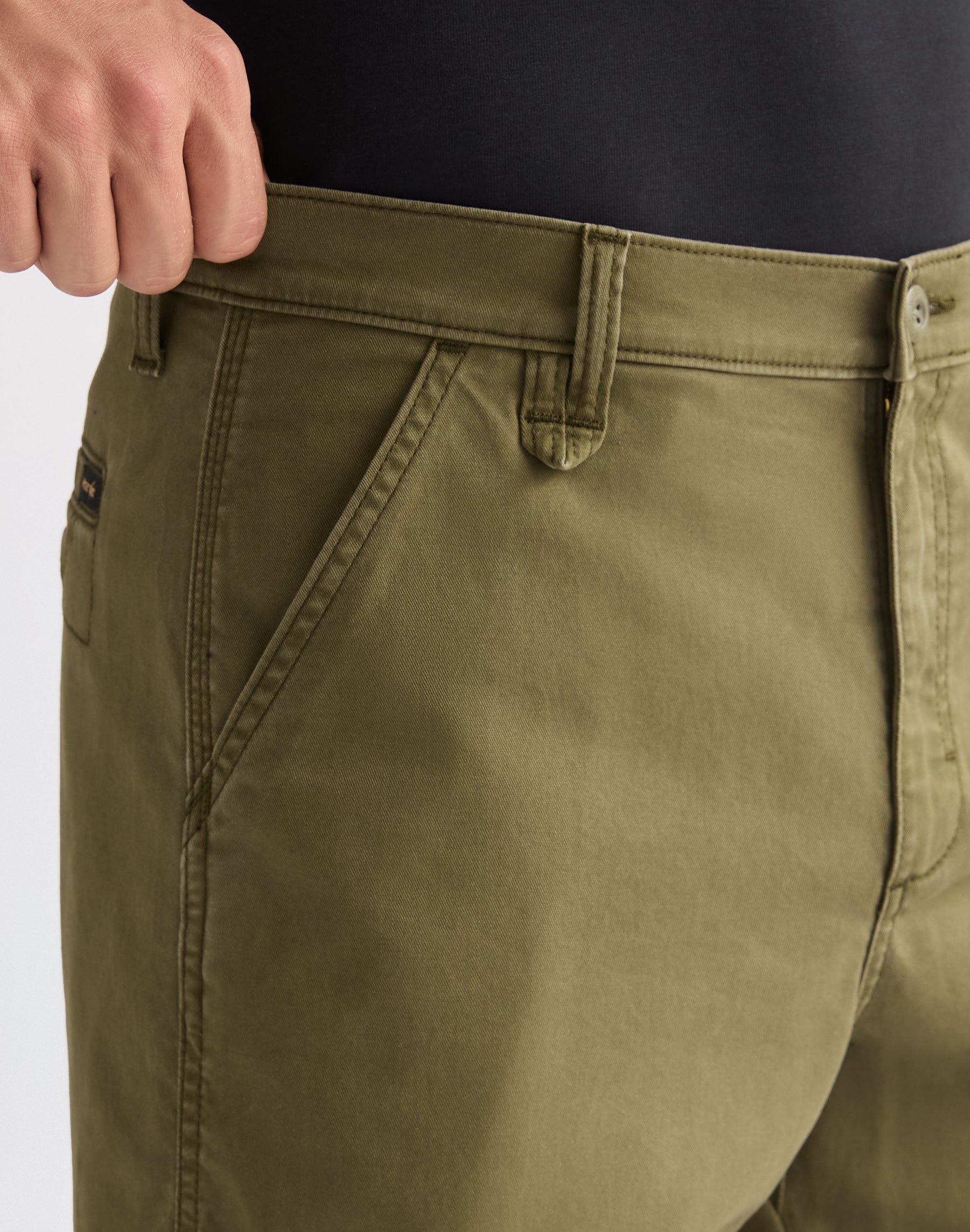 Chino Shorts in Olive Night Shorts Wrangler