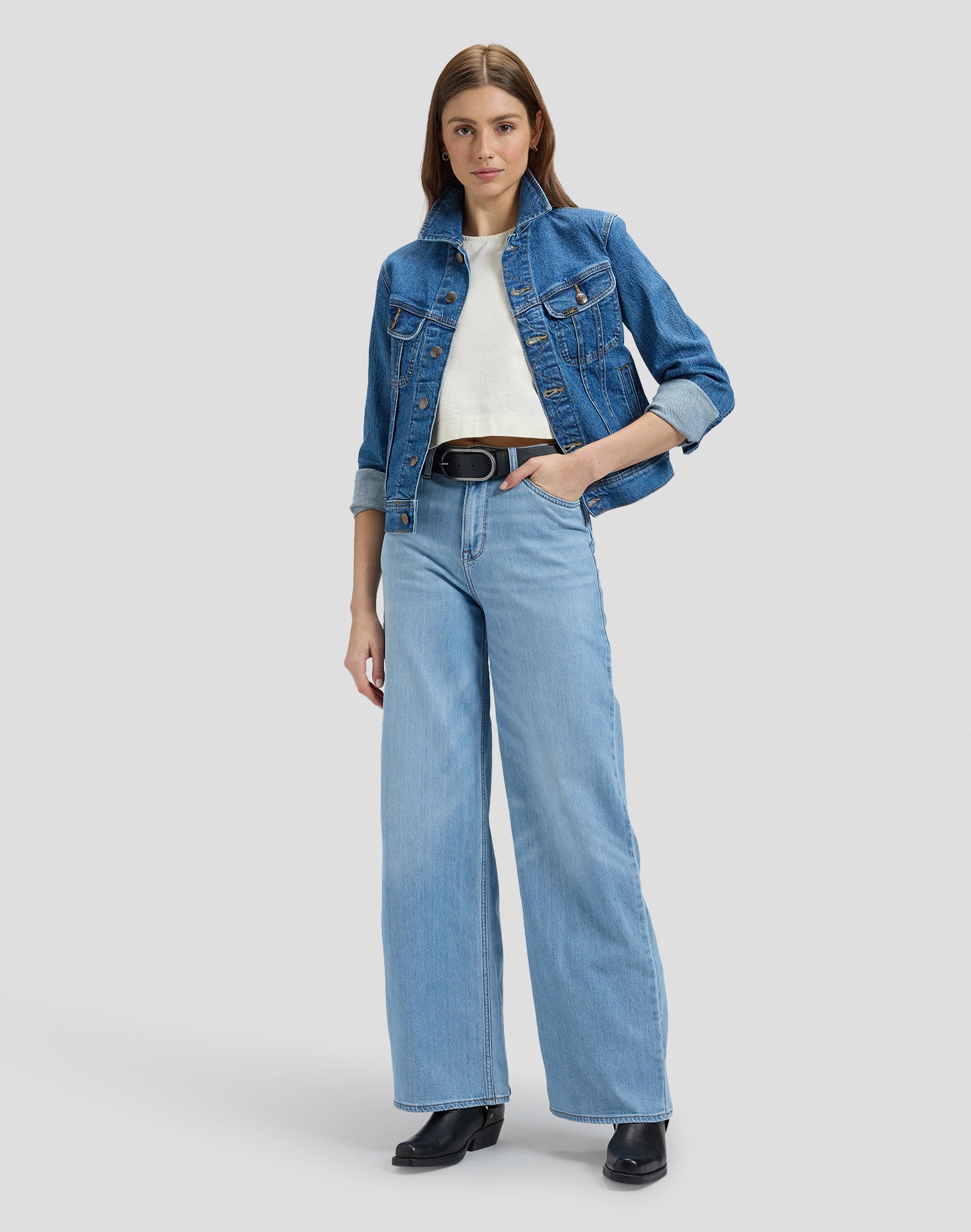 Stella in Water Droplet Jeans Lee