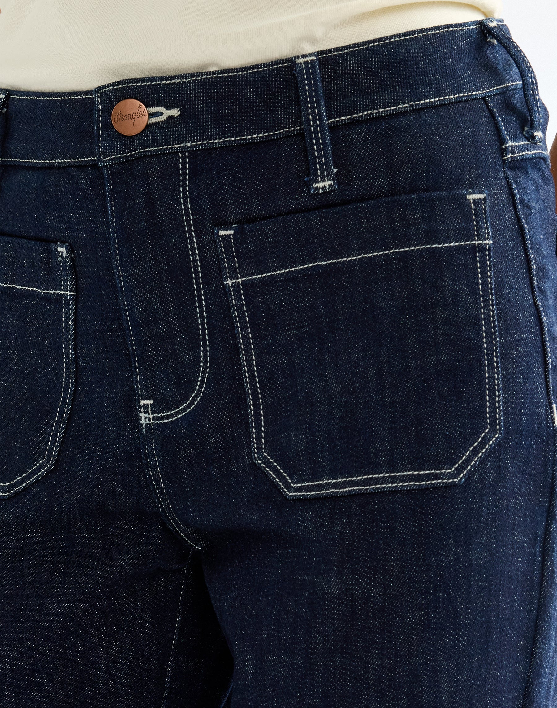 Jeans Flare in Dark Orbit Jeans Wrangler