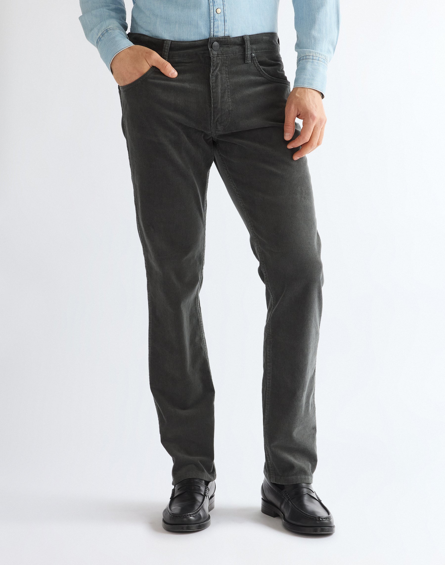 Cordhose Greensboro in Dark Shadow Hosen Wrangler