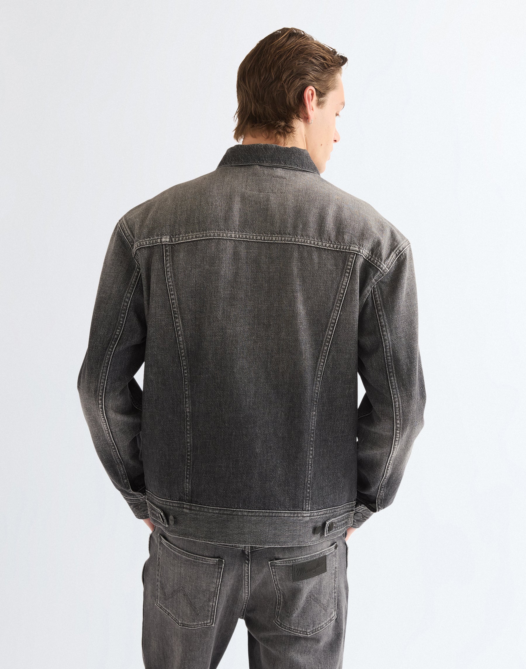 Jeansjacke Anti Fit Trucker in Smoky Granite Jacken Wrangler