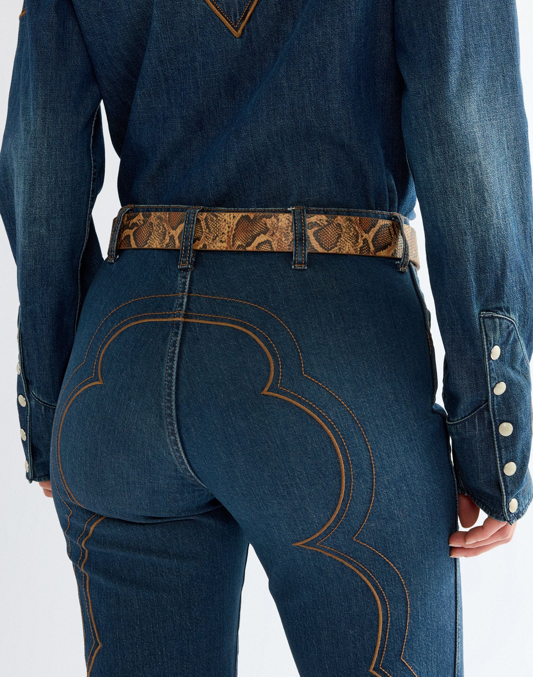 Gürtel Snake in Brown Gürtel Wrangler