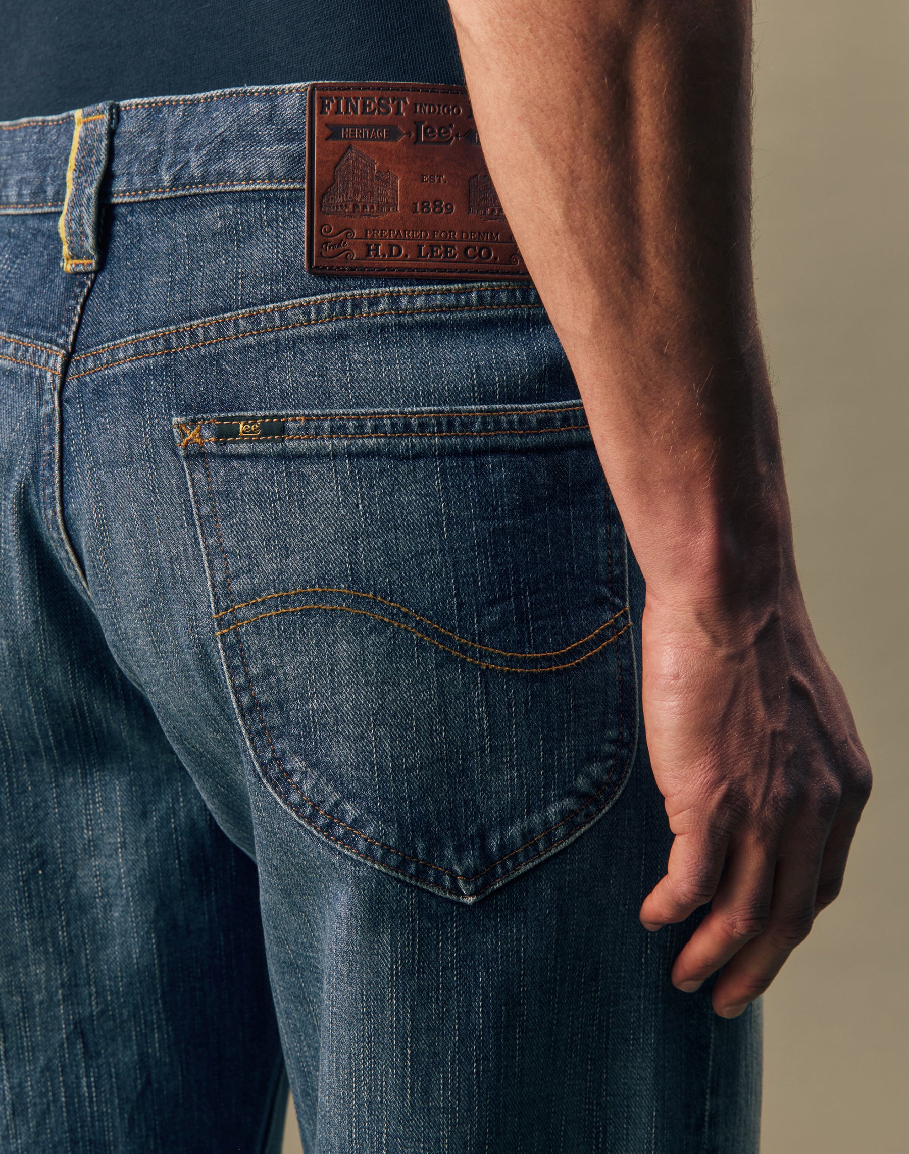Jeans Relaxed Tapered in Golden Hour Jeans Lee