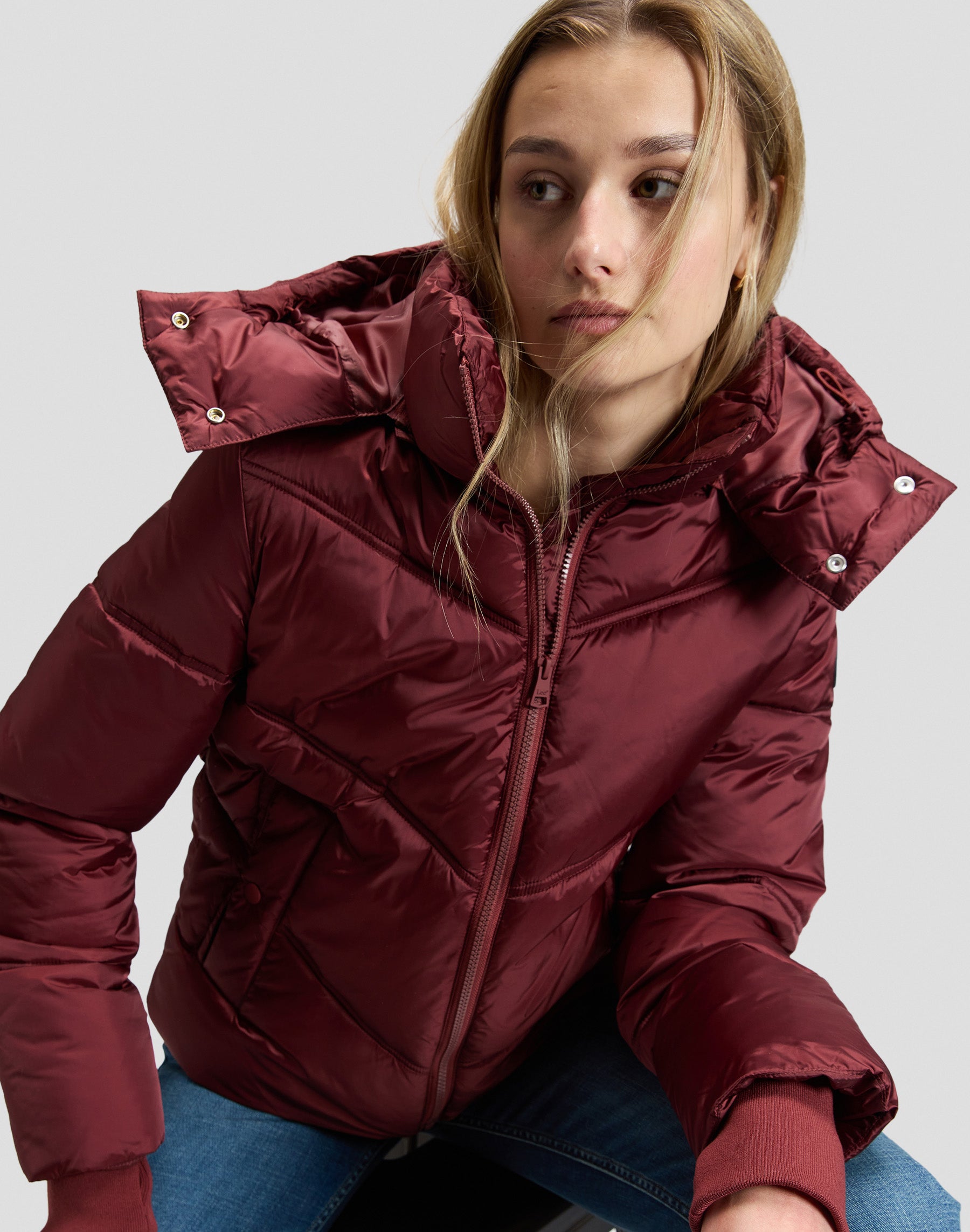 Winterjacke Short Hooded Puffer in Port Jacken Lee