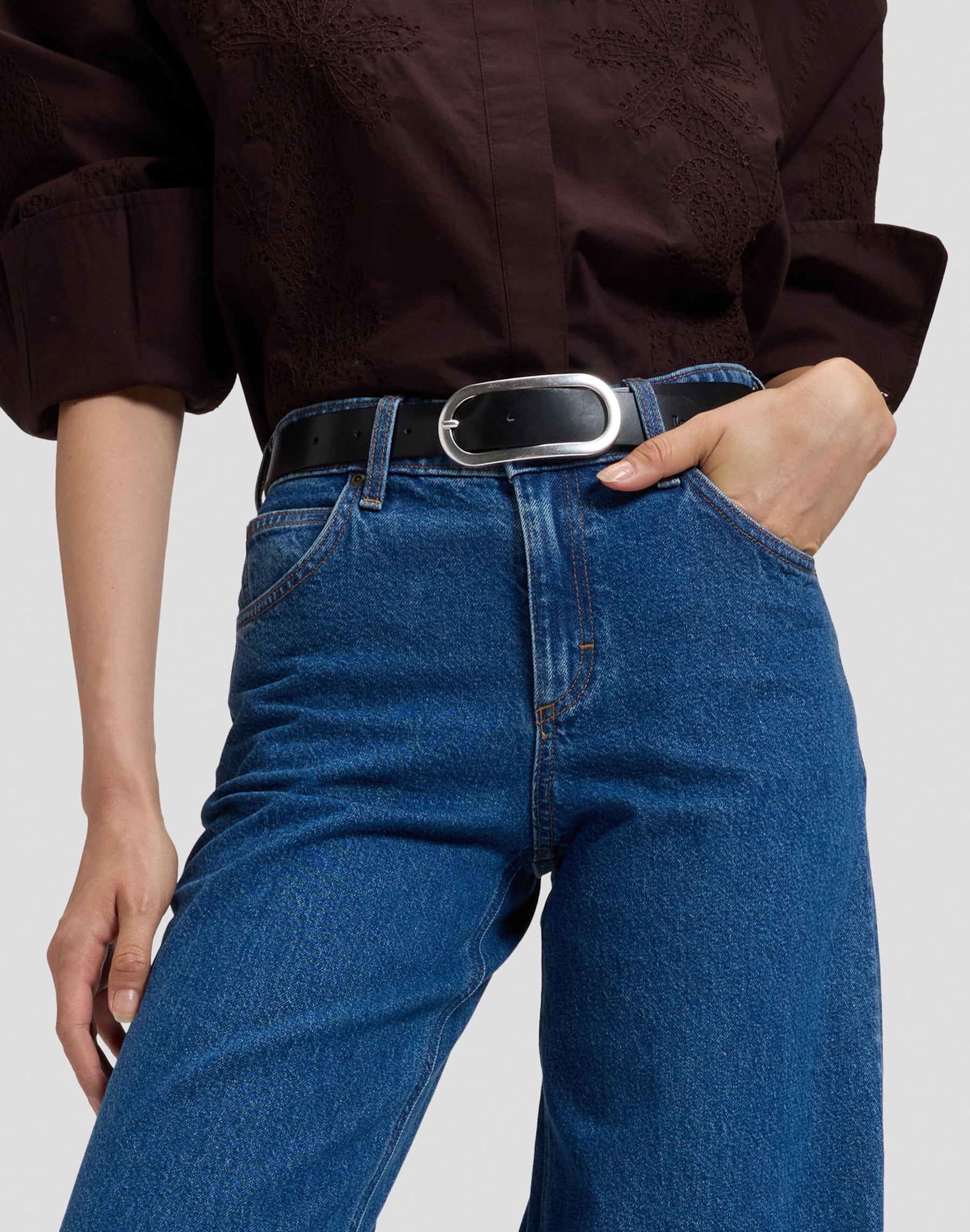 Gürtel Oval Buckle in Black Gürtel Lee