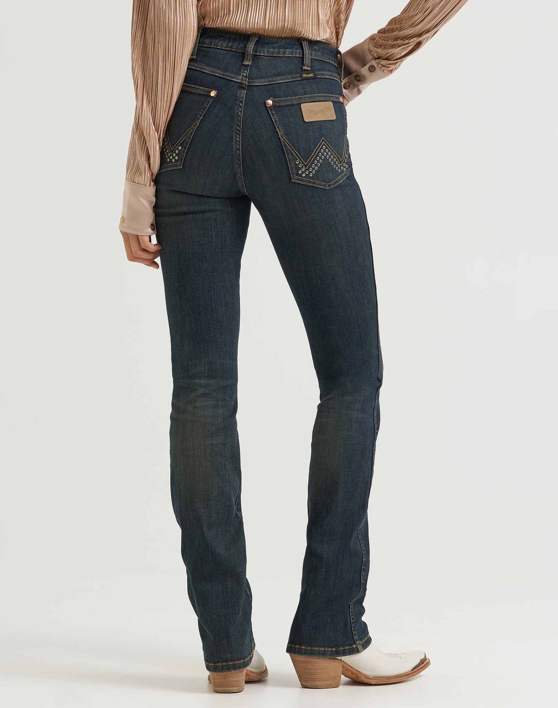 Jeans Boot Hugger in Dark Denim Jeans Wrangler