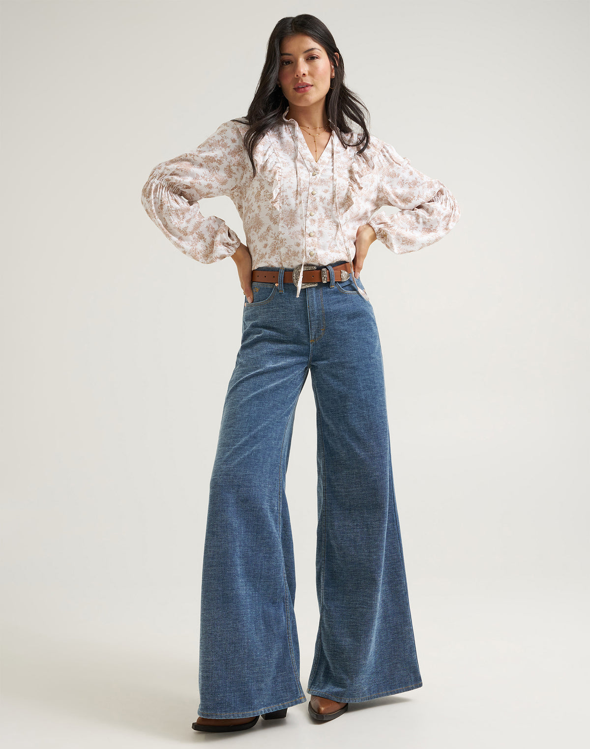 Jeans Cheeky Wide Leg in Indigo Chenille Jeans Wrangler