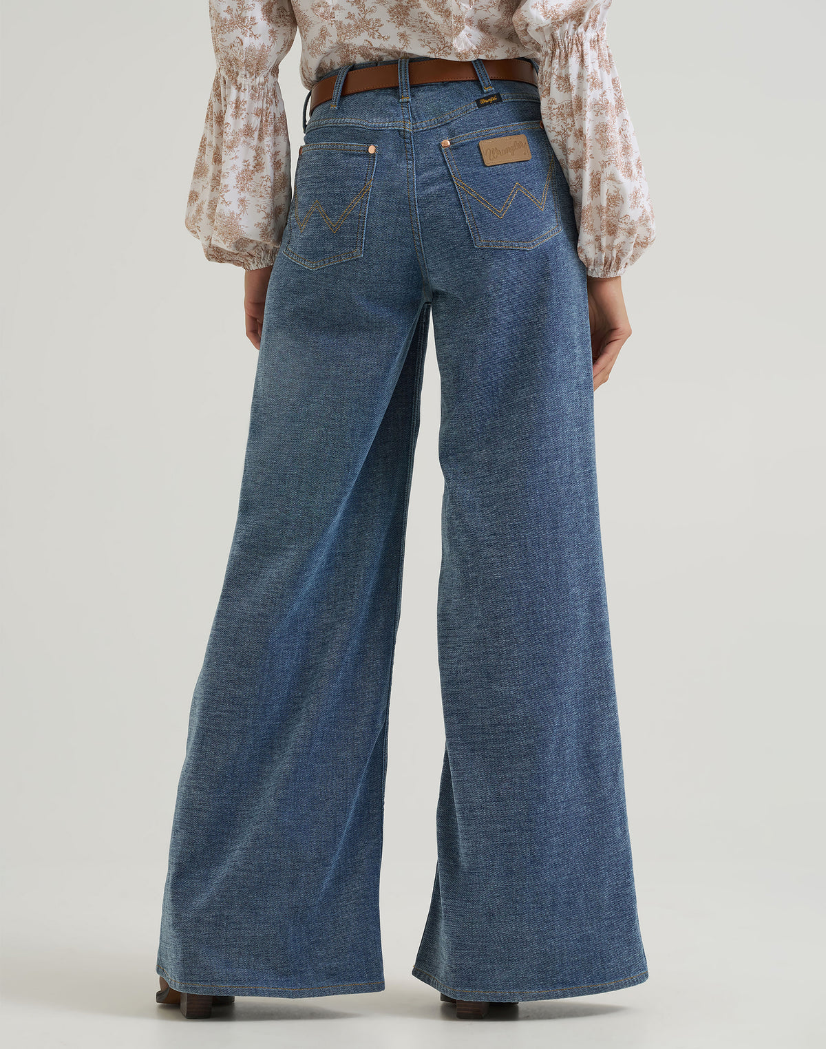 Jeans Cheeky Wide Leg in Indigo Chenille Jeans Wrangler