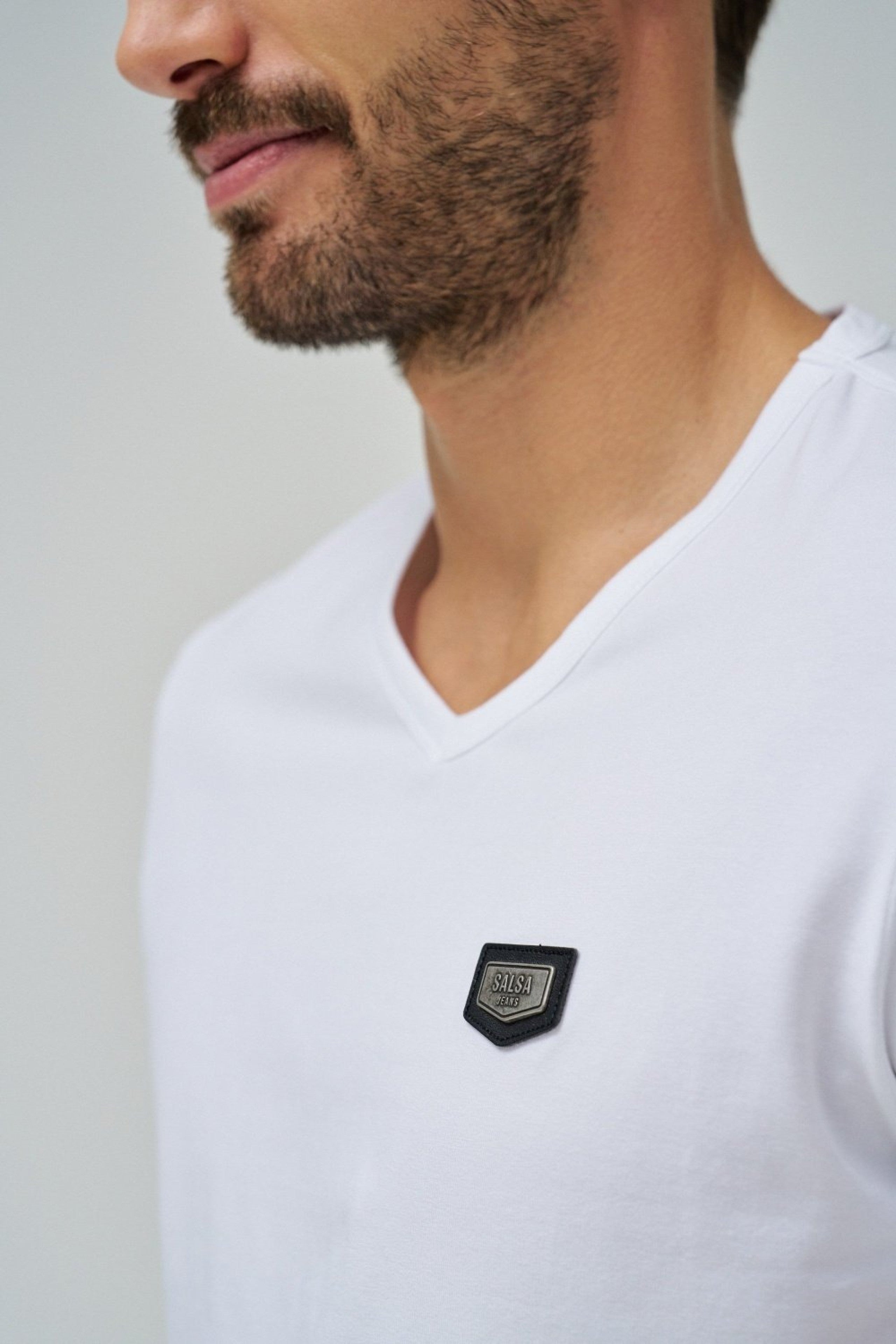 Vneck Cotton Lycra T-Shirt Metal Badge in White T-Shirts Salsa Jeans