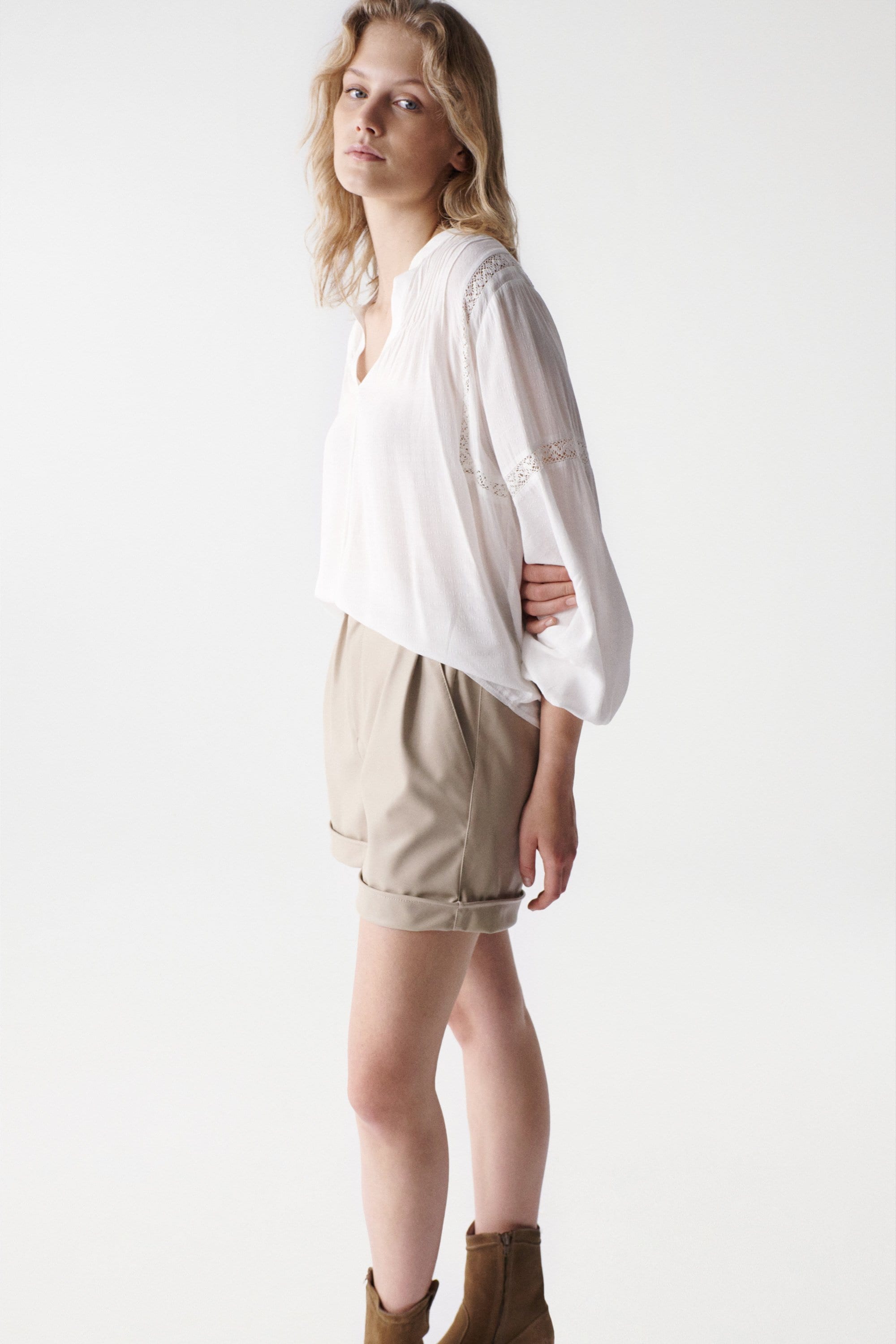 Lace-Trim Tunic in Light Pearl Blusen Salsa Jeans