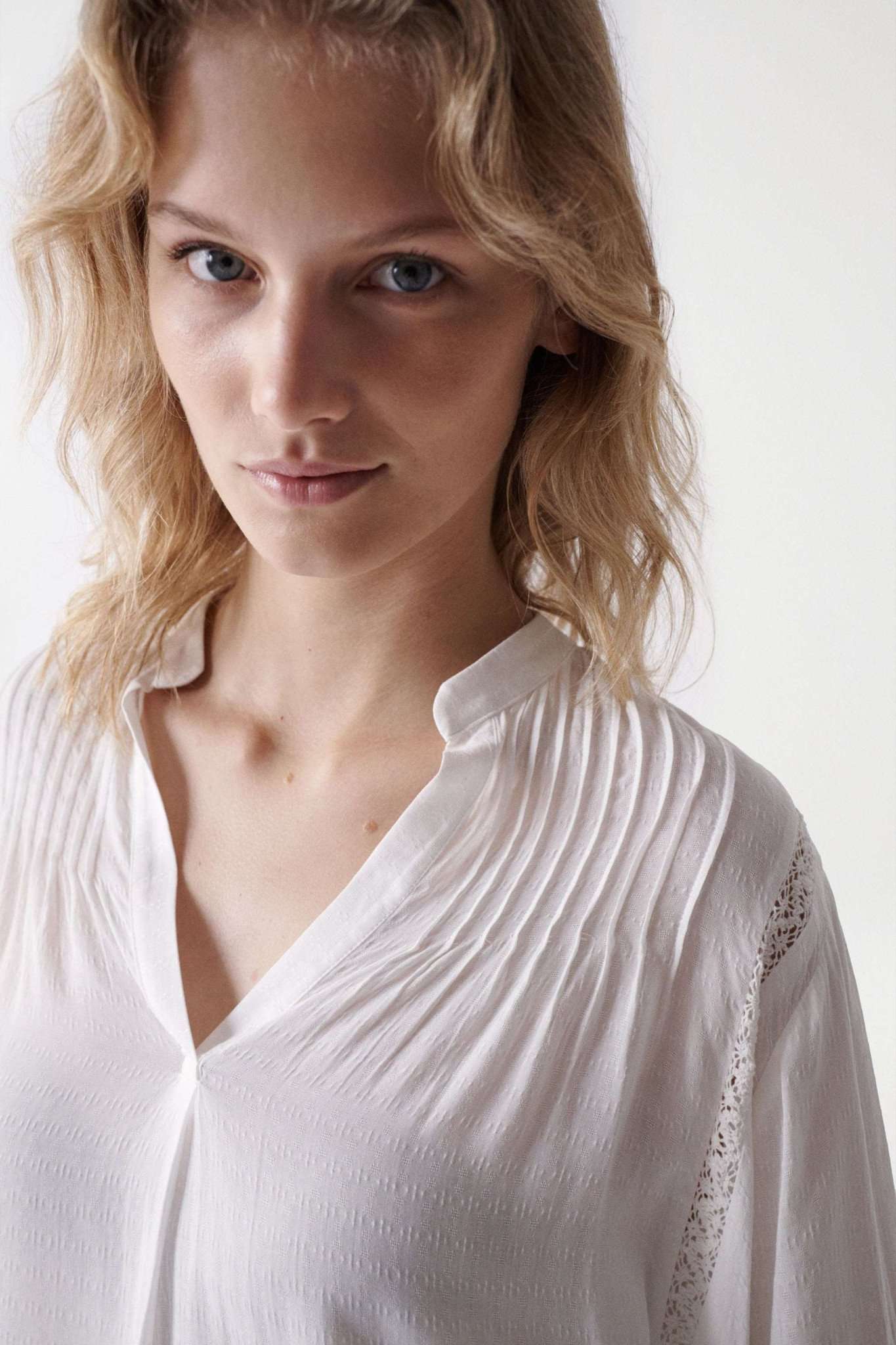 Lace-Trim Tunic in Light Pearl Blusen Salsa Jeans