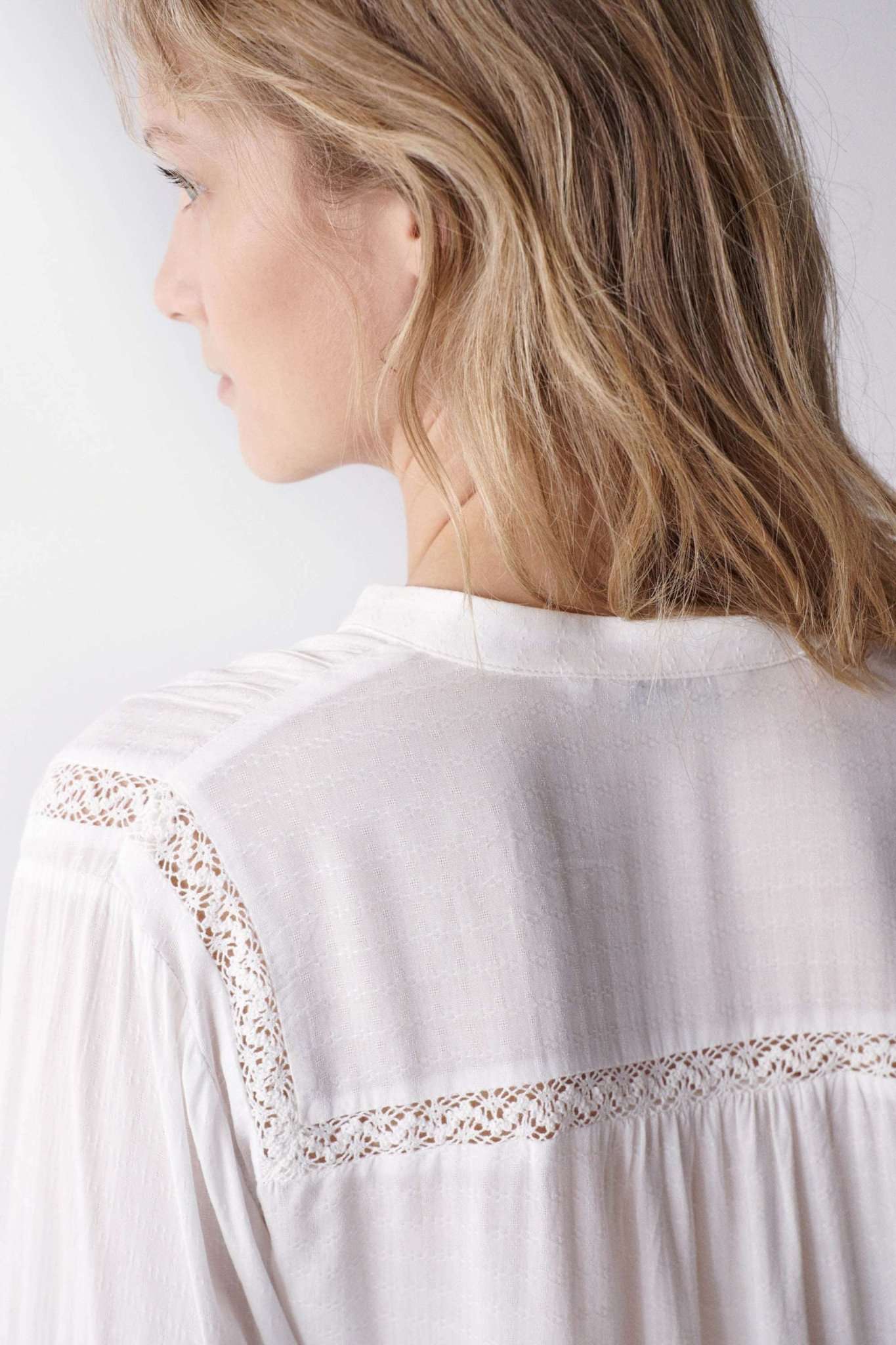 Lace-Trim Tunic in Light Pearl Blusen Salsa Jeans