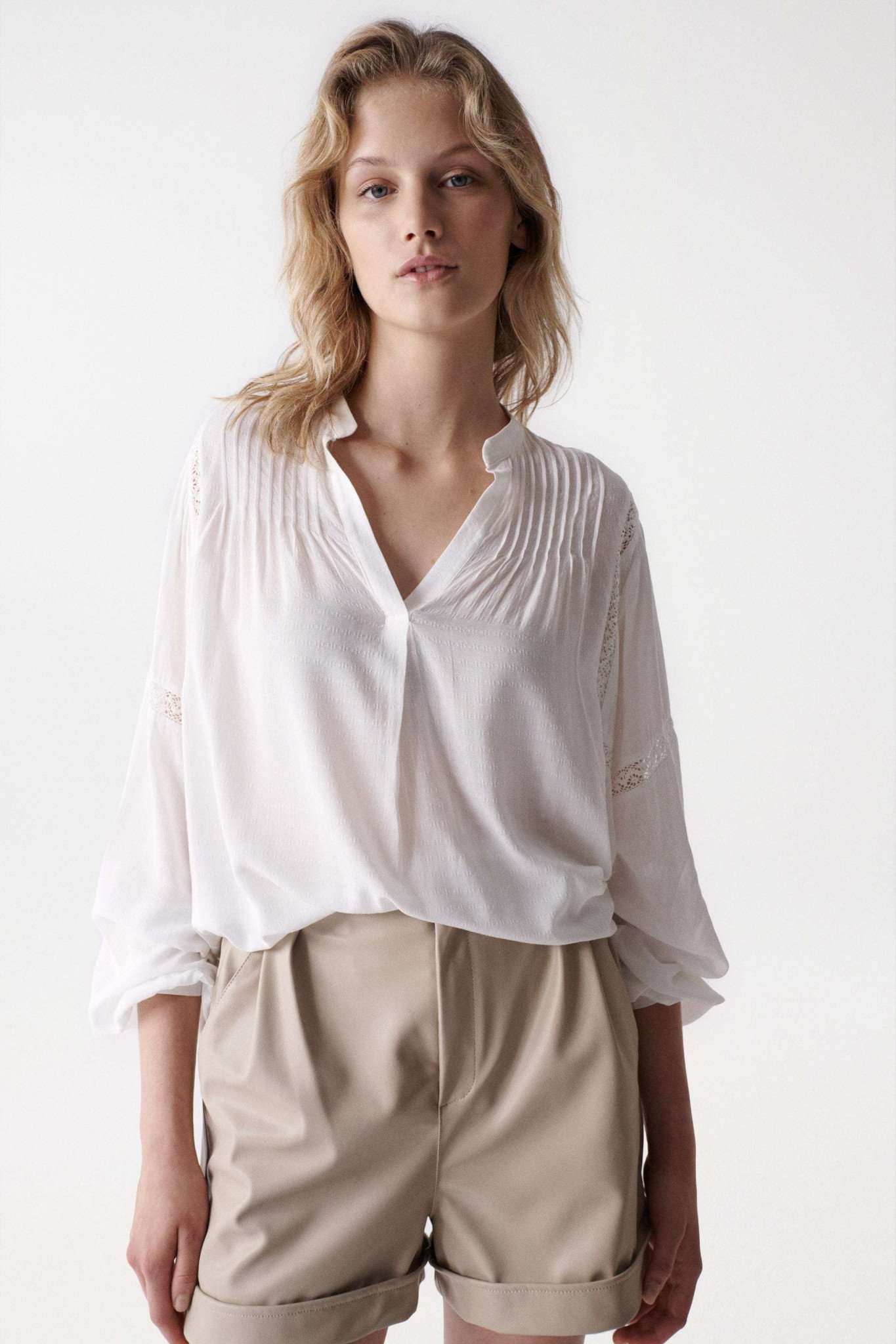 Lace-Trim Tunic in Light Pearl Blusen Salsa Jeans