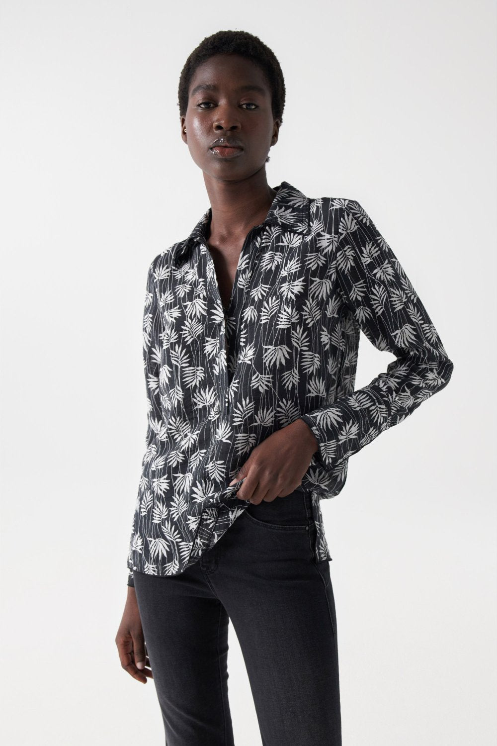 Blouse With Collar in Black Blusen Salsa Jeans