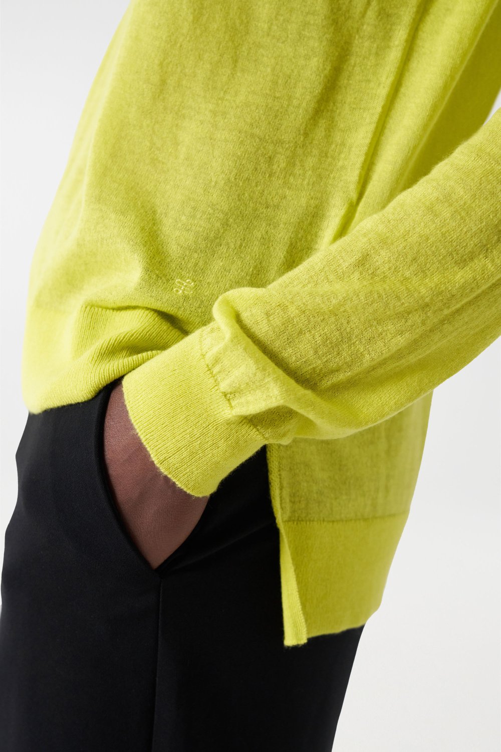 Fine Knit V-Neck Sweater in Light Green Pullover Salsa Jeans   