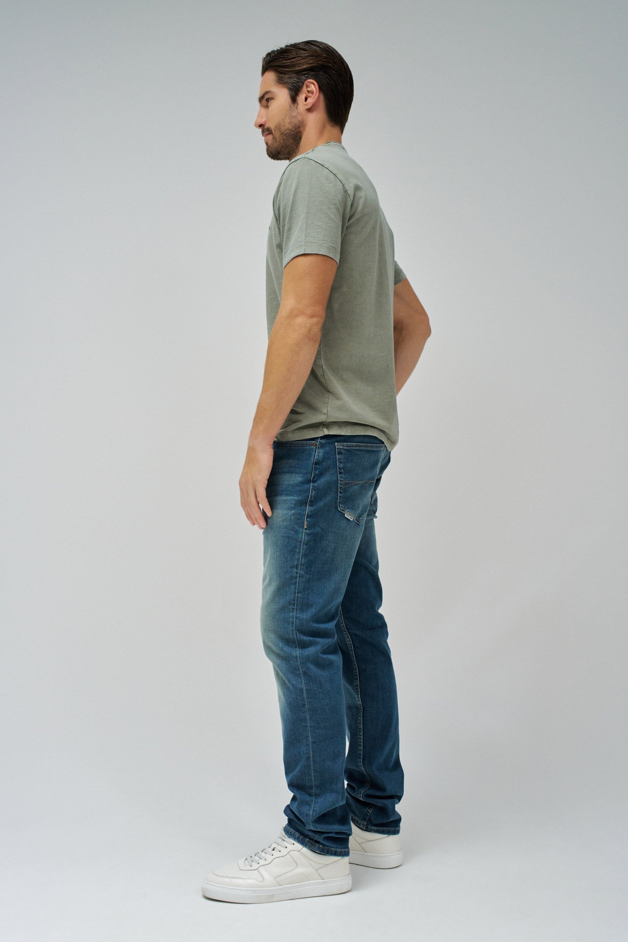 T-Shirt V Neck Raw Edge Slim Fit in Medium Green T-Shirts Salsa Jeans