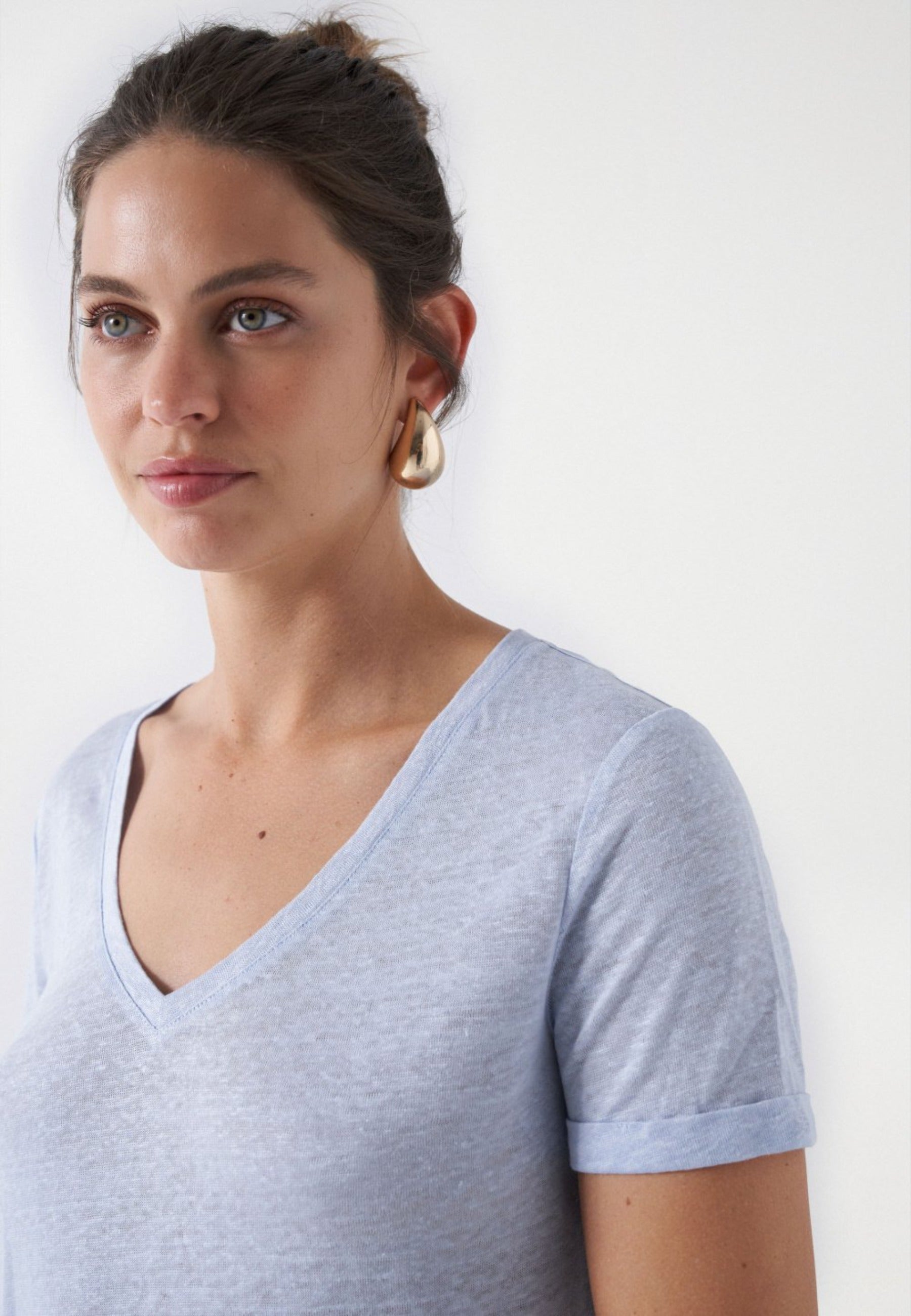 Linen V-Neck T-Shirt in Medium Blue T-Shirts Salsa Jeans   