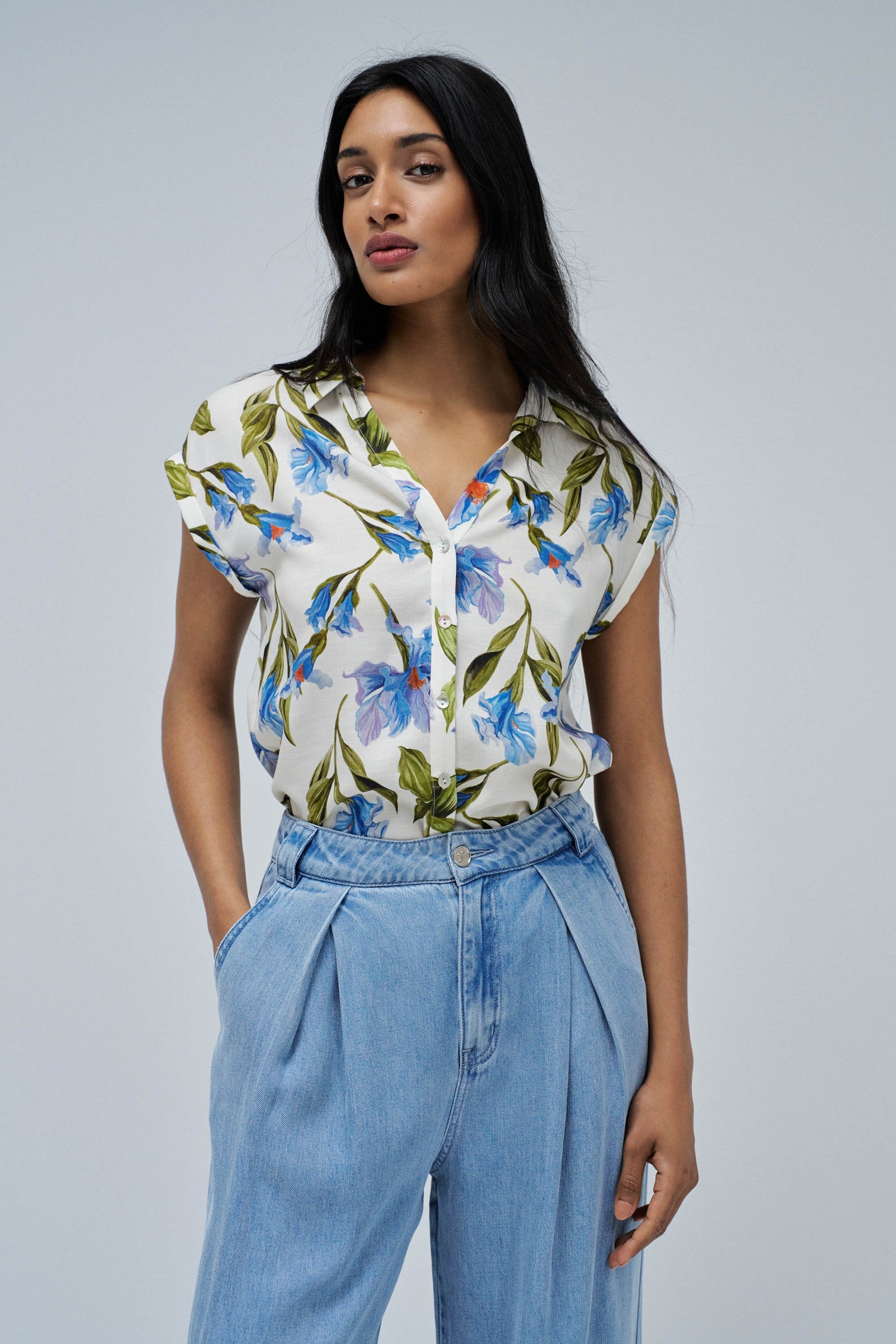 Basic Shirt With Shoulder Ruffles in Medium Blue V1 Hemden Salsa Jeans