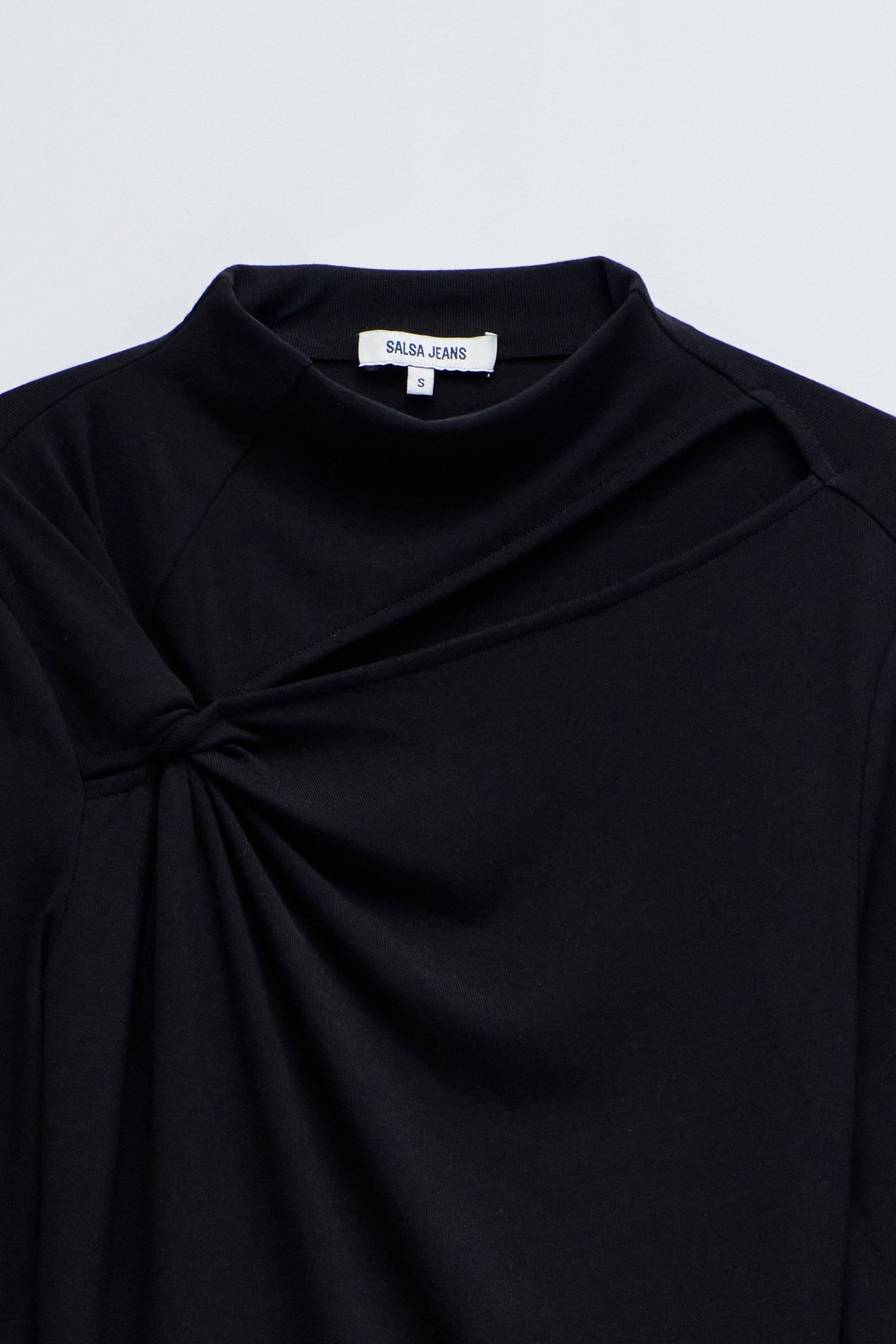 Longsleeve With Twist Detail in Black