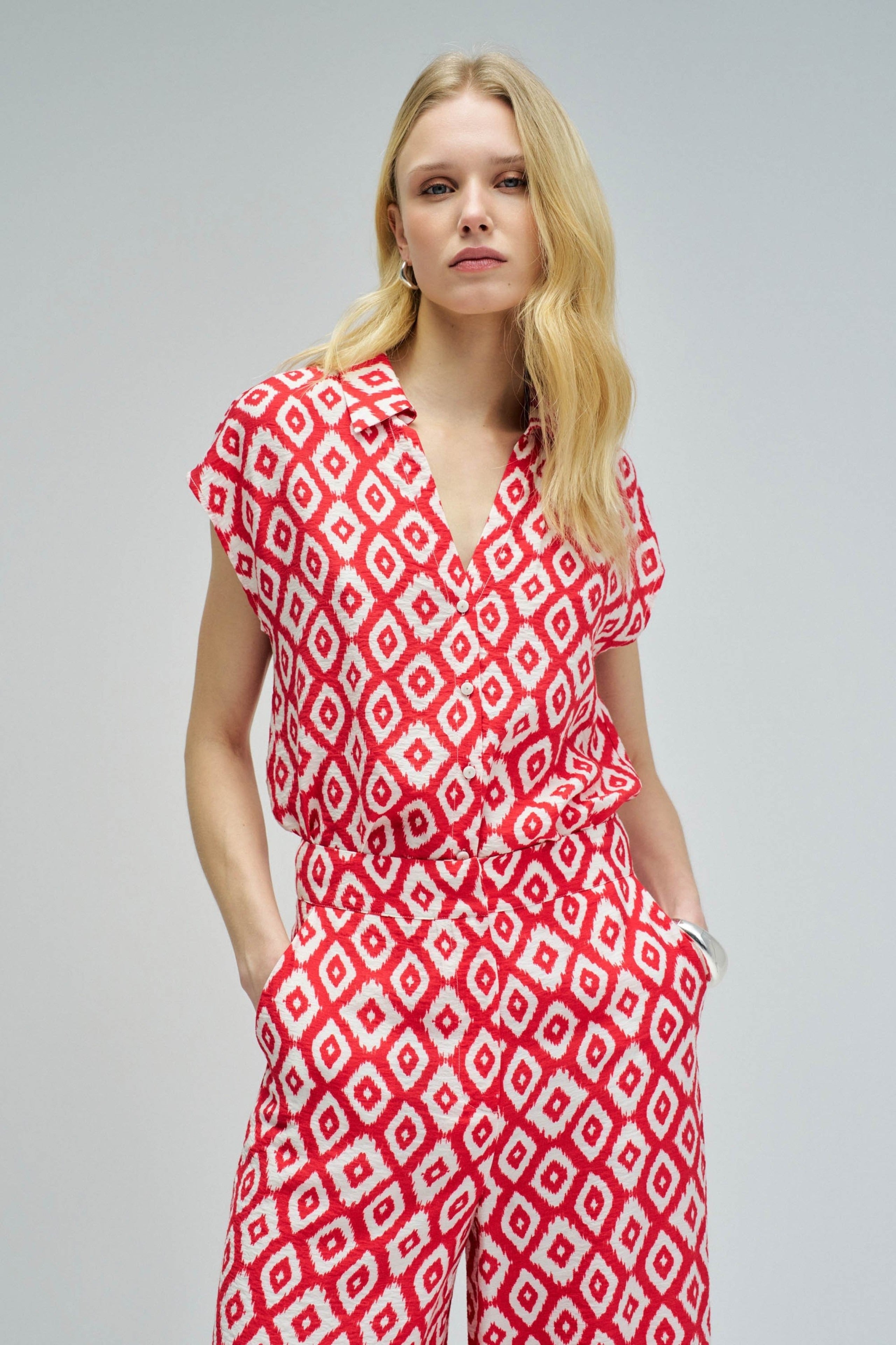 Basic Sleeveless Shirt in Light Pearl V1 Hemden Salsa Jeans