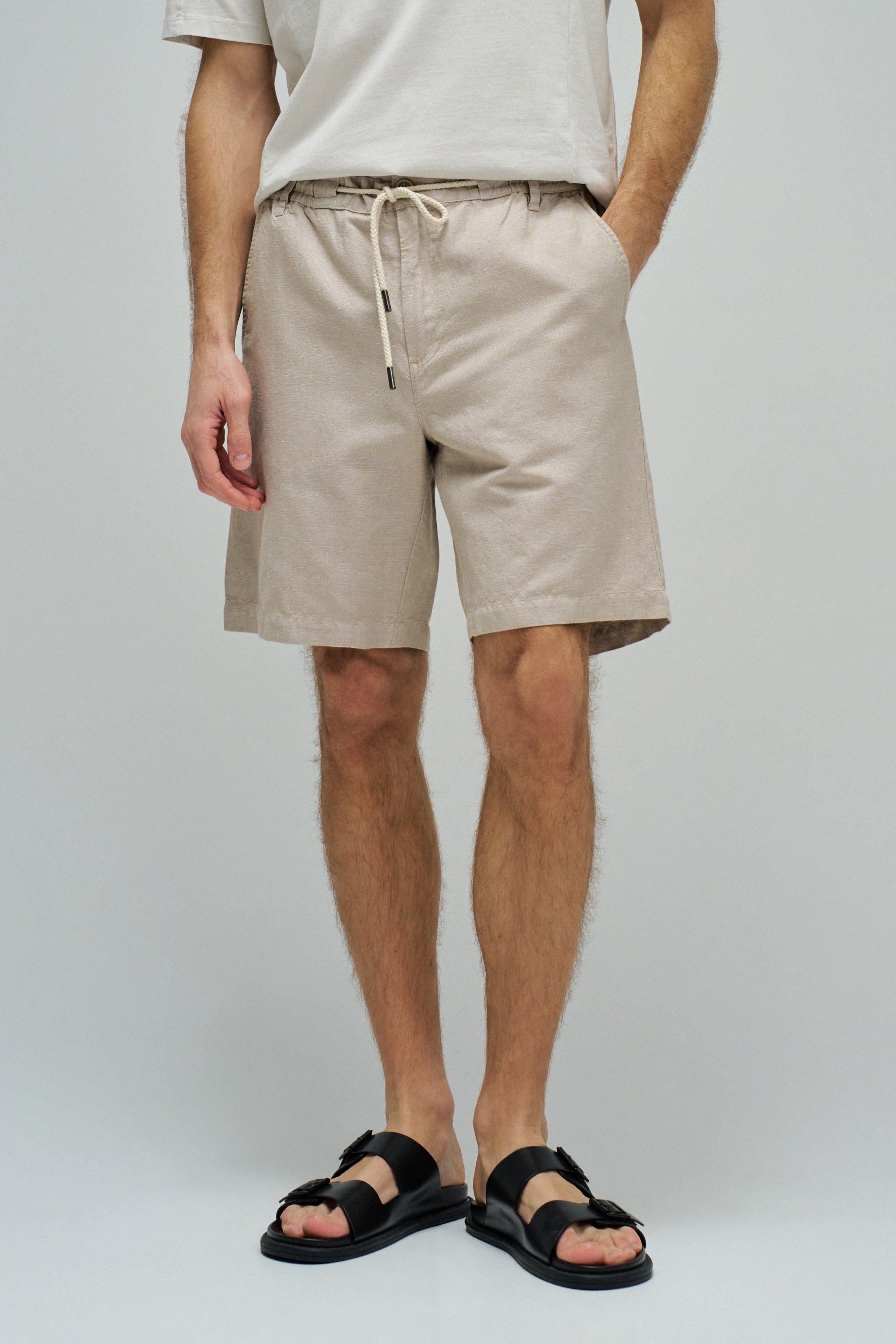 Cotton Linen Shorts in Medium Beige V2
