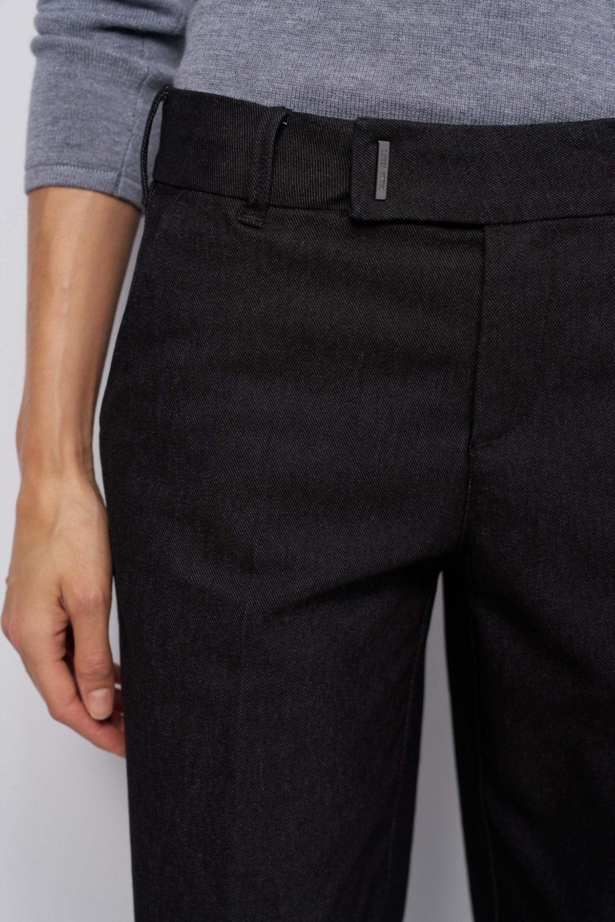 Flared Chino mit Taillendetail in Black Hosen Salsa Jeans