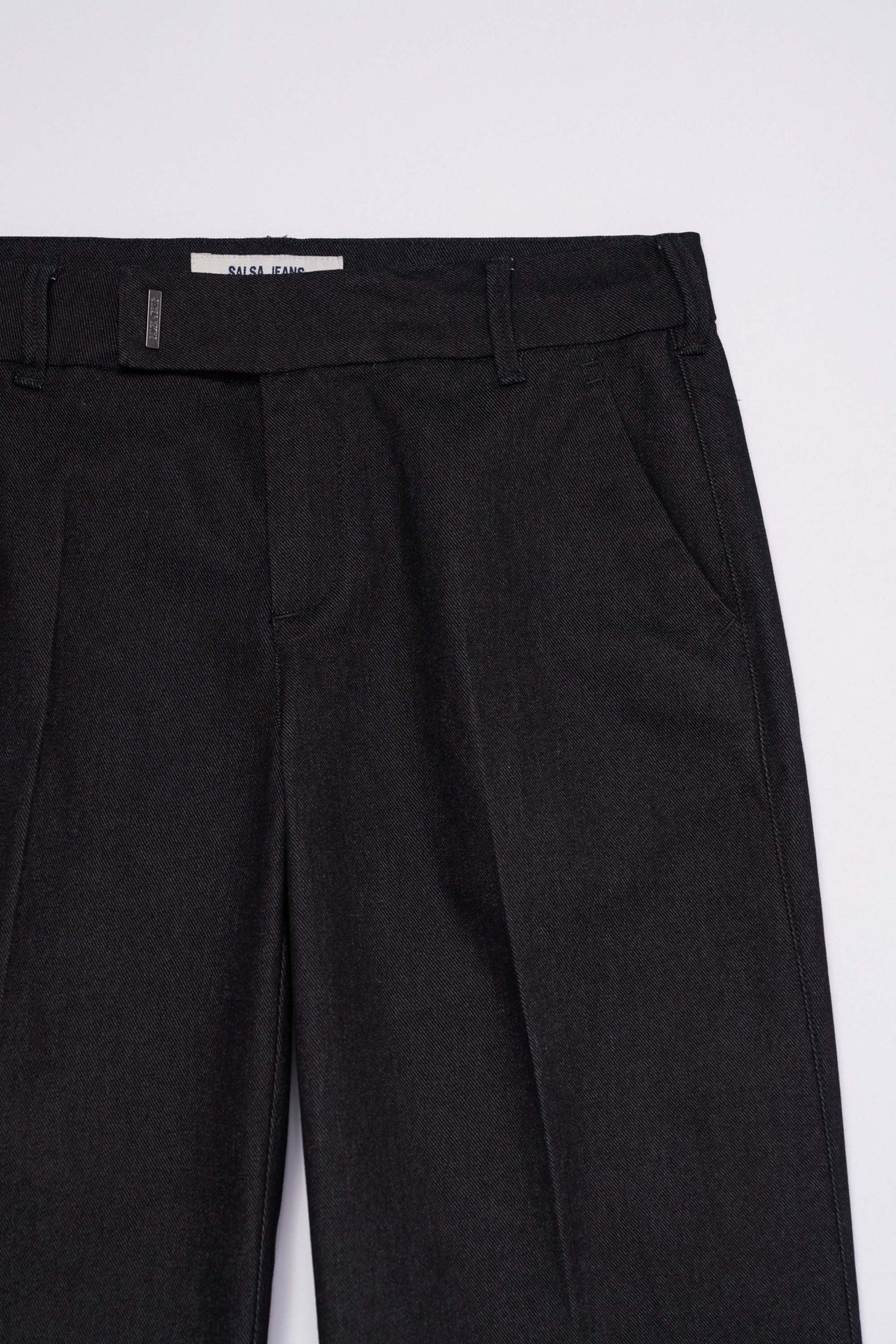 Flared Chino mit Taillendetail in Black Hosen Salsa Jeans