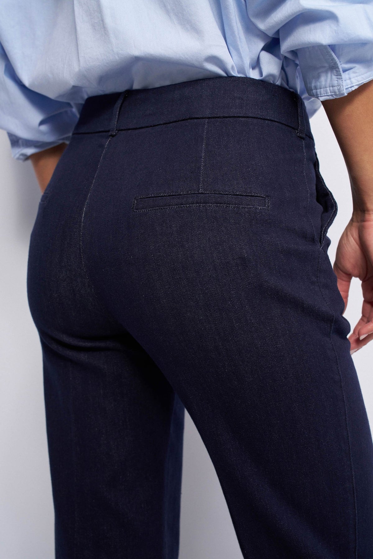 Flared Chino mit Taillendetail in Dark Wash Hosen Salsa Jeans
