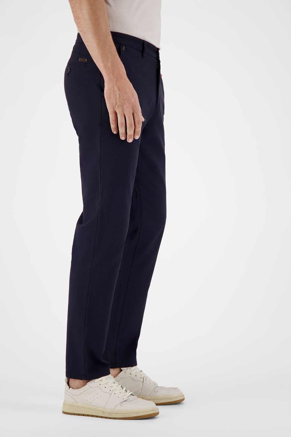 Bono in Dunkelmarine