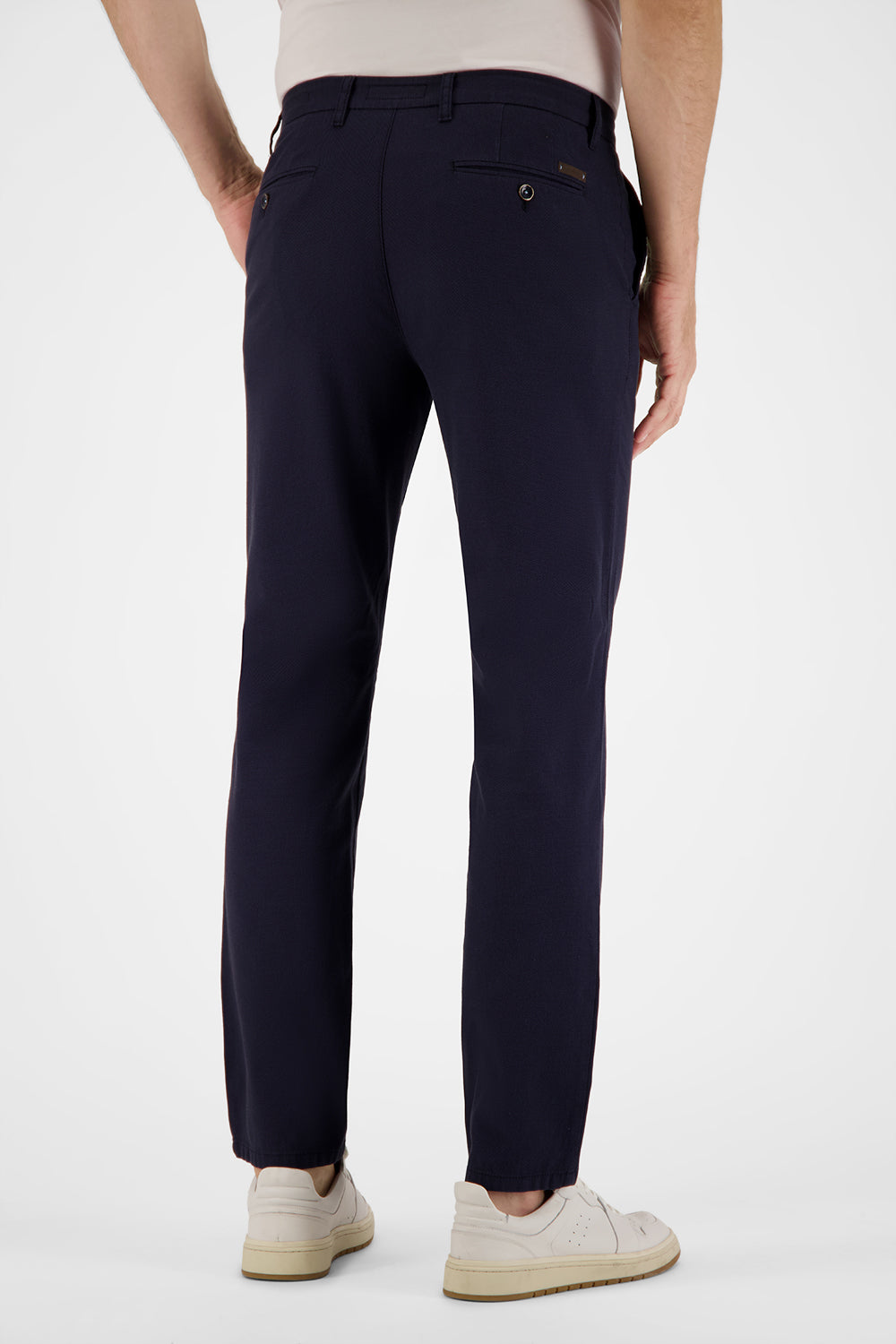 Bono in Dunkelmarine