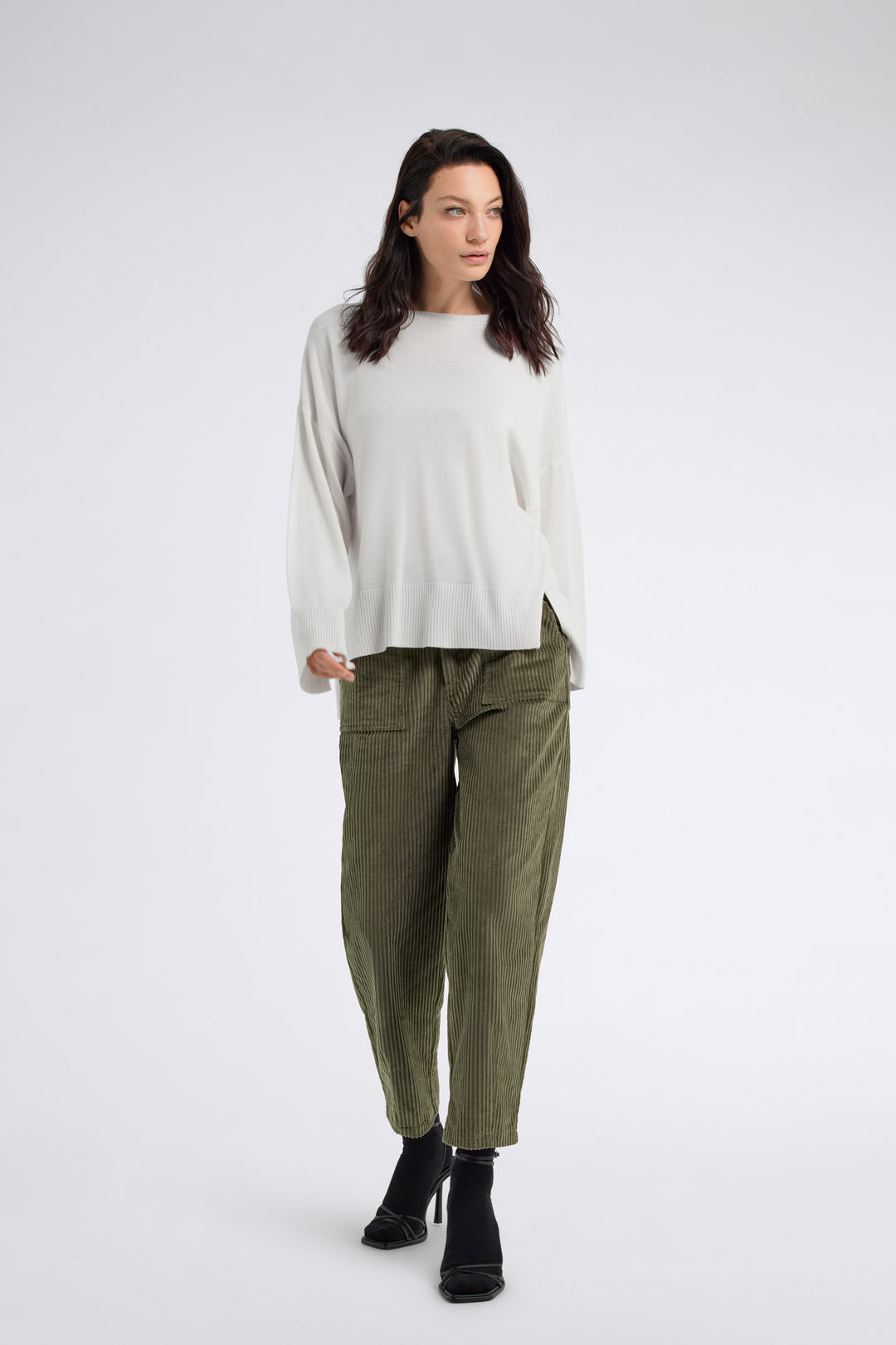 Callie in Snow White Pullover GAS