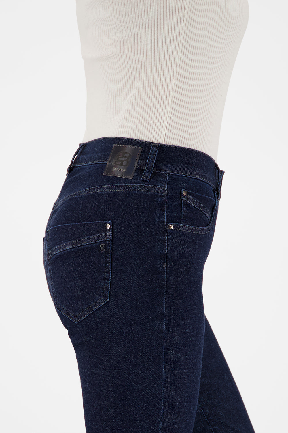 ZURI135 Jeans in Dark Stone