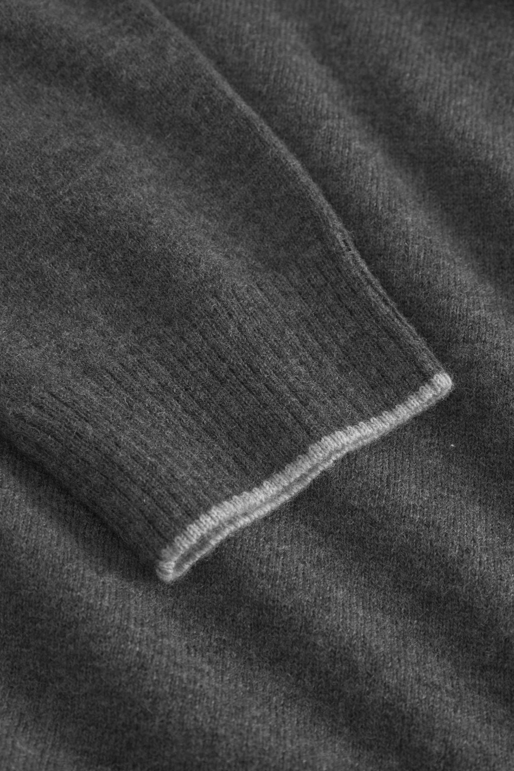 Roundneck-Merino Blend in Anthracite Pullover Colours and Sons
