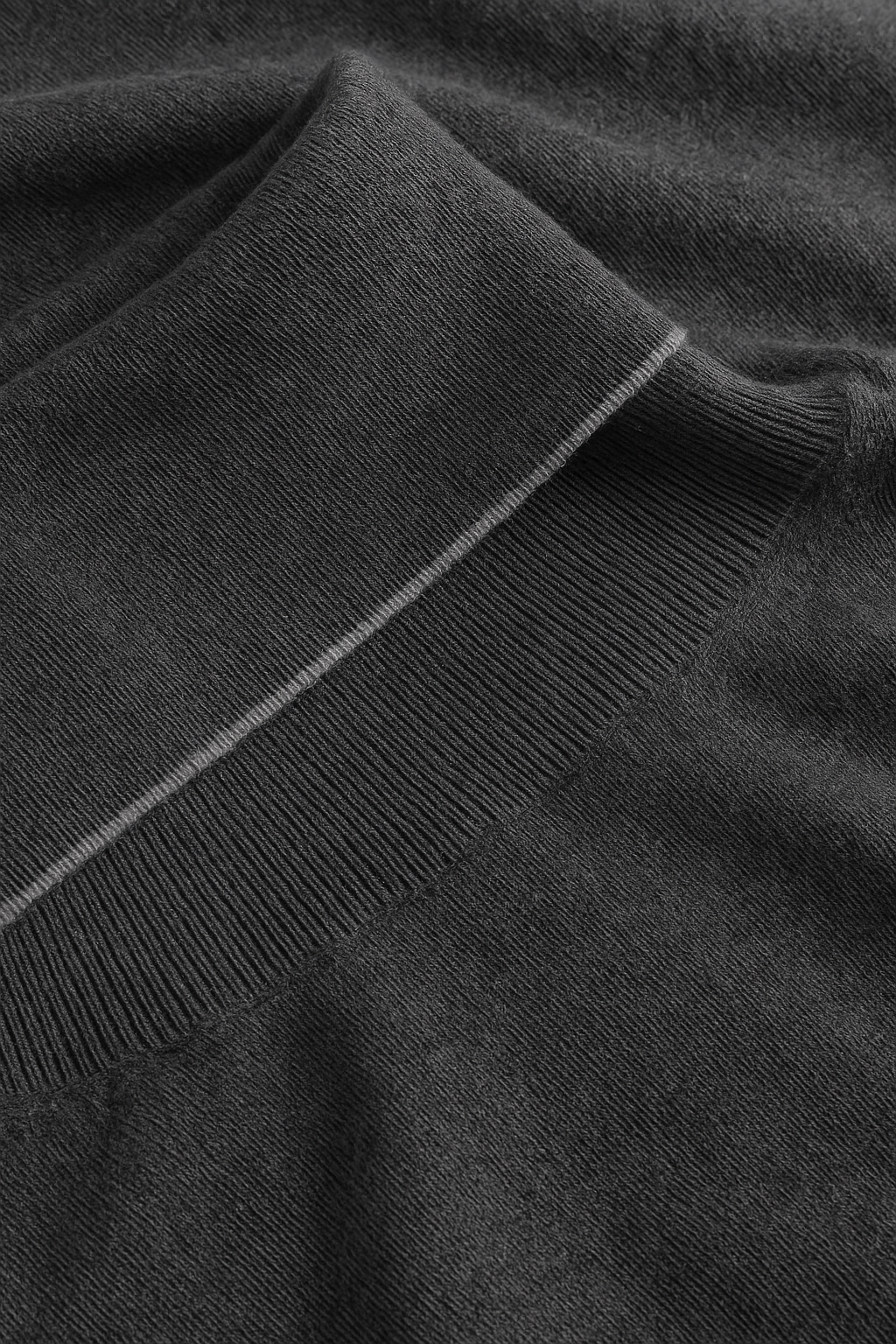 Turleneck-Merino Blend in Anthracite