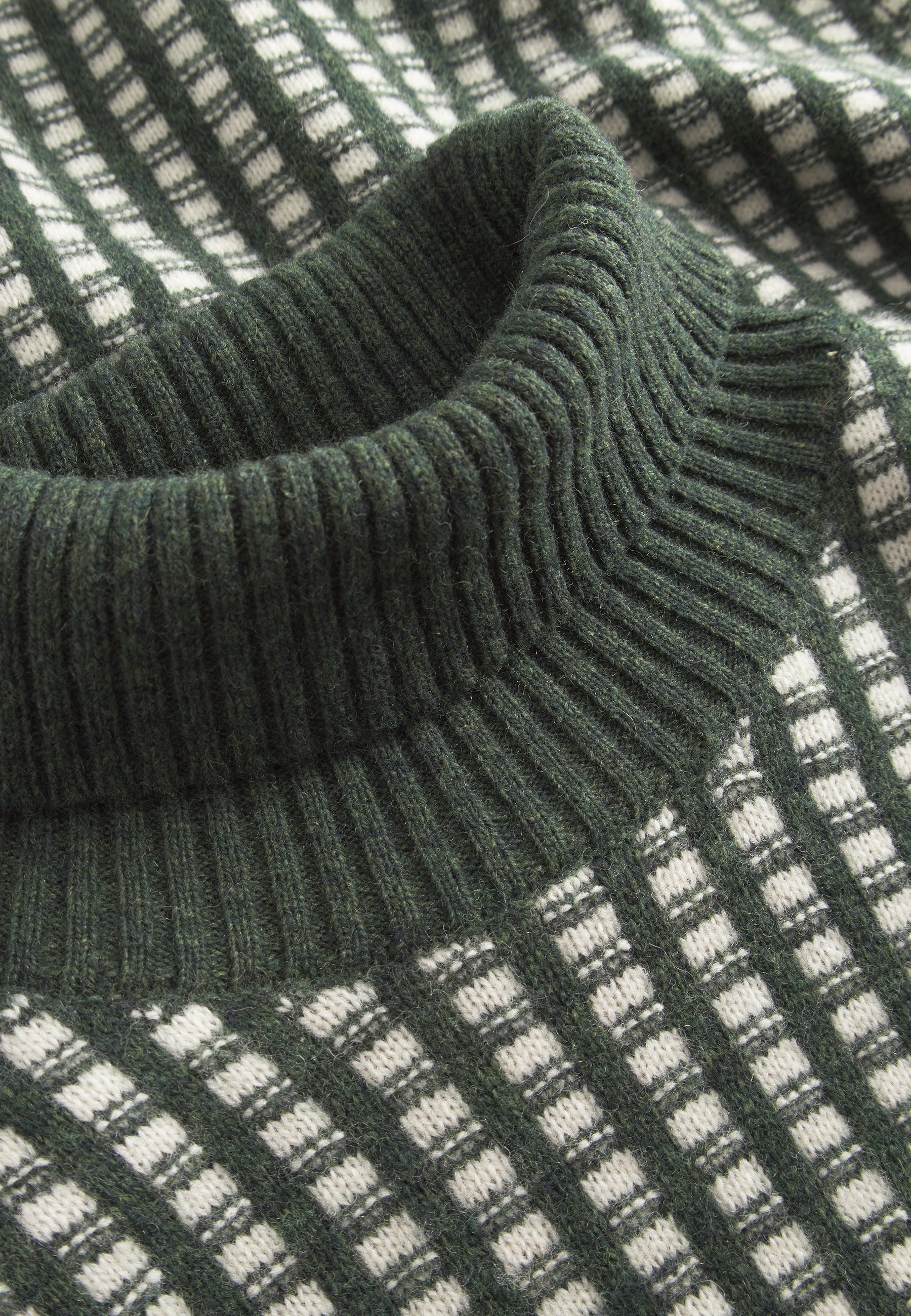Turtleneck Two Tone Intarsia in Yucca-Offwhite Pullover Colours and Sons