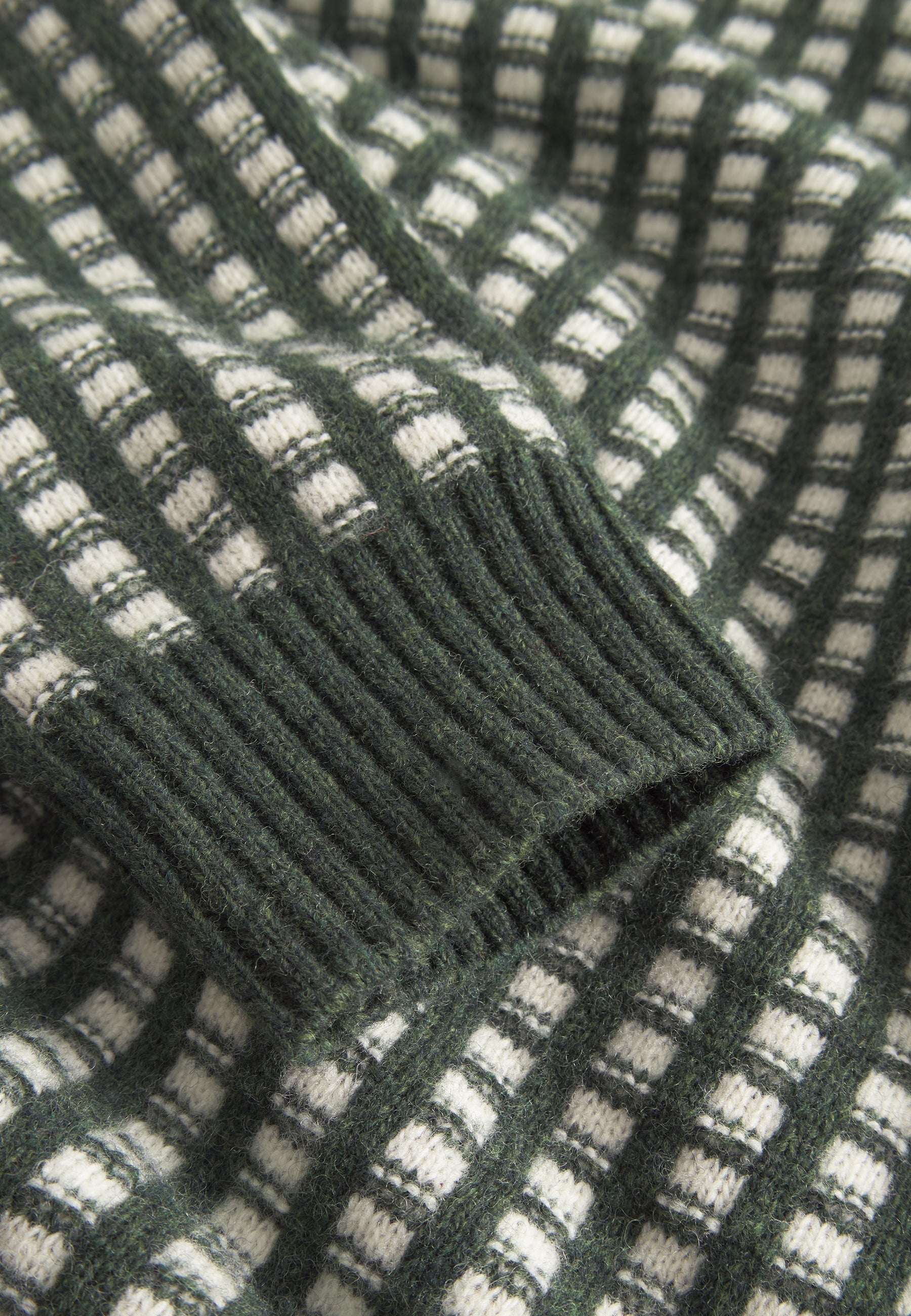 Turtleneck Two Tone Intarsia in Yucca-Offwhite Pullover Colours and Sons