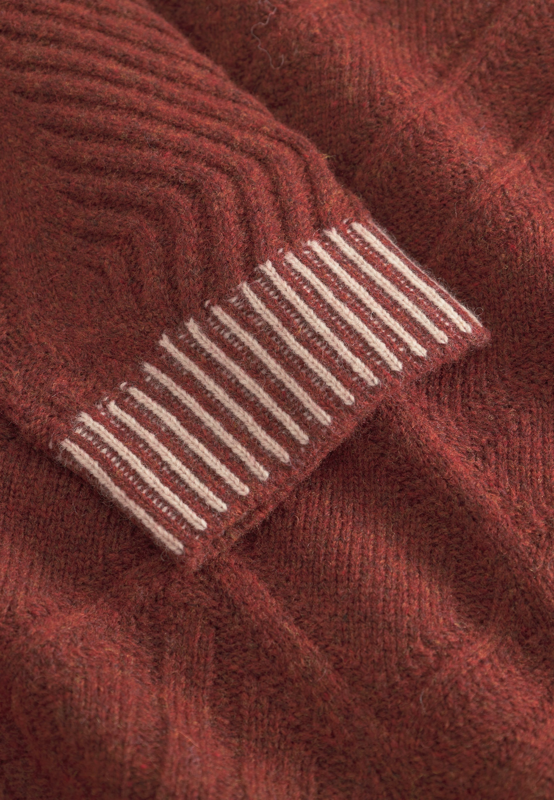 Roundneck Ethno Structure in Brandy Pullover Colours and Sons