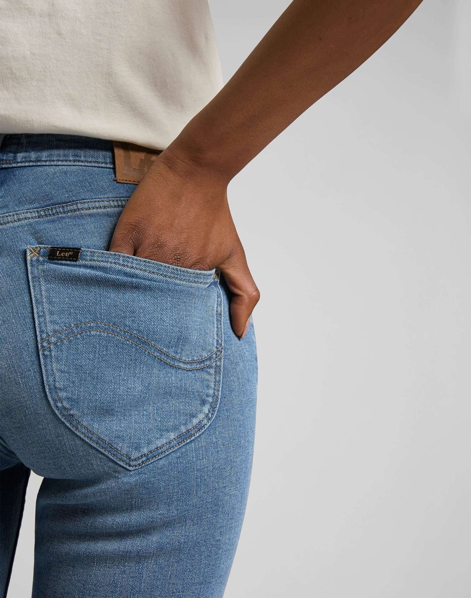 Marion Straight in Partly Cloudy Jeans Lee