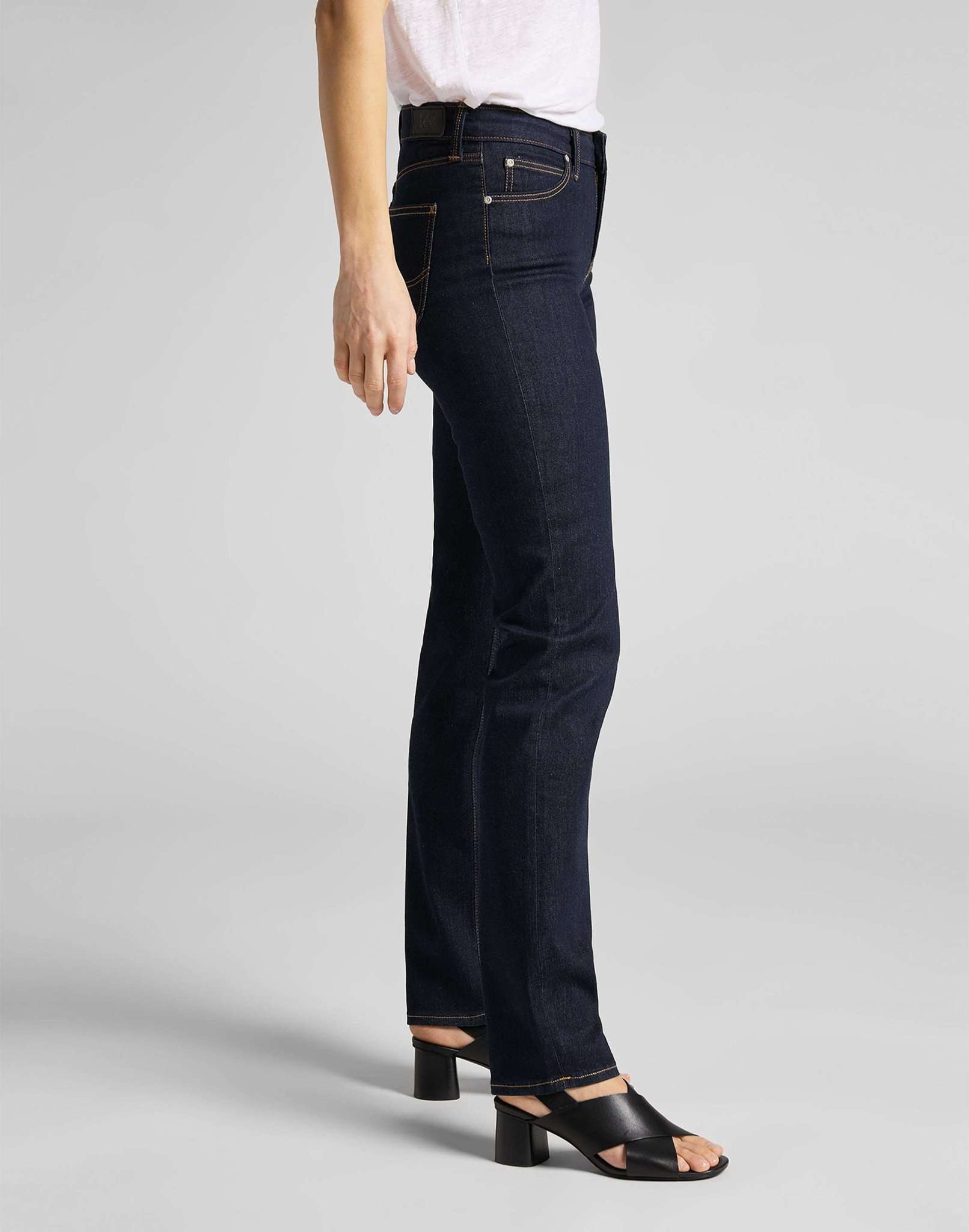 Marion Straight in Rinse Jeans Lee