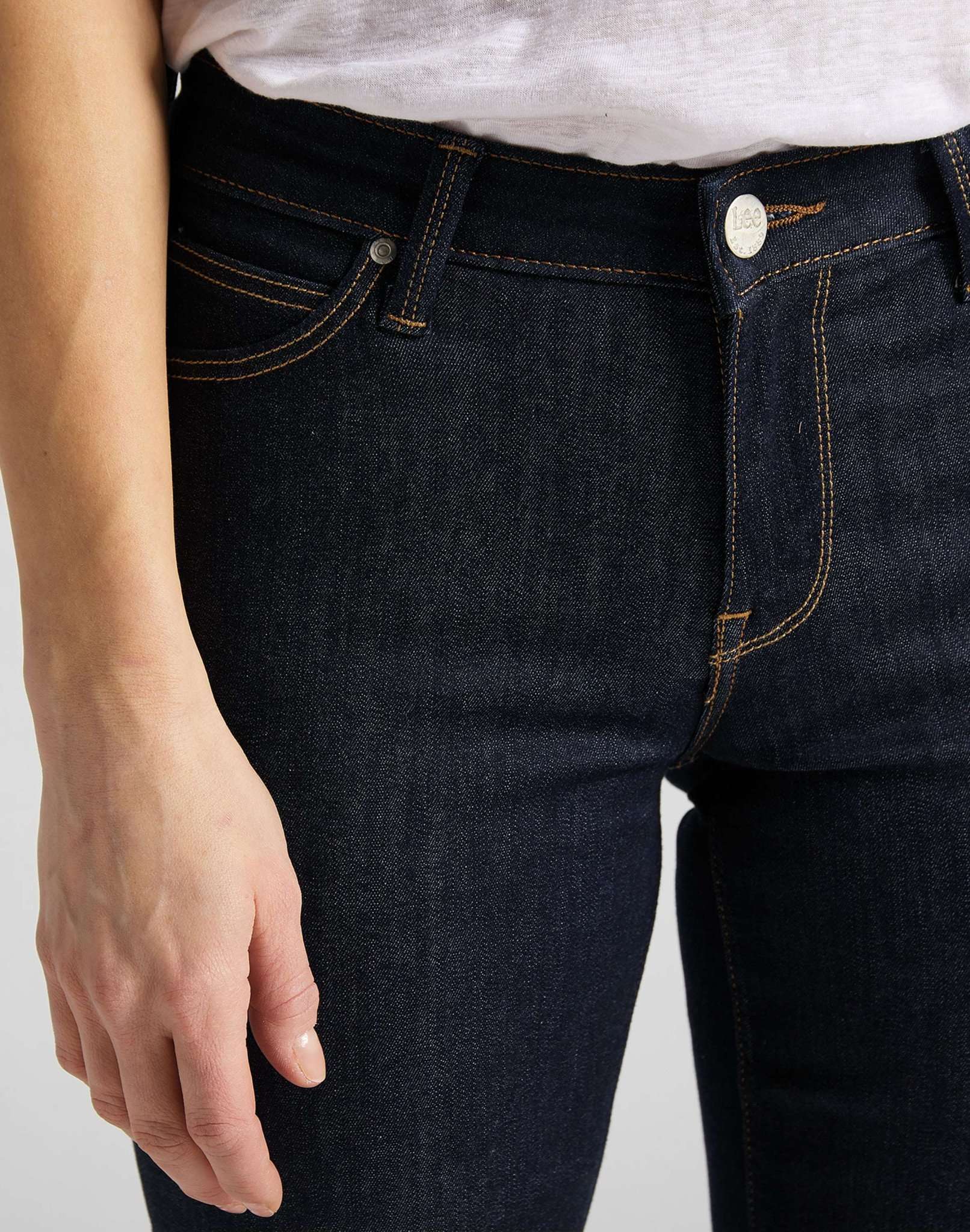Marion Straight in Rinse Jeans Lee