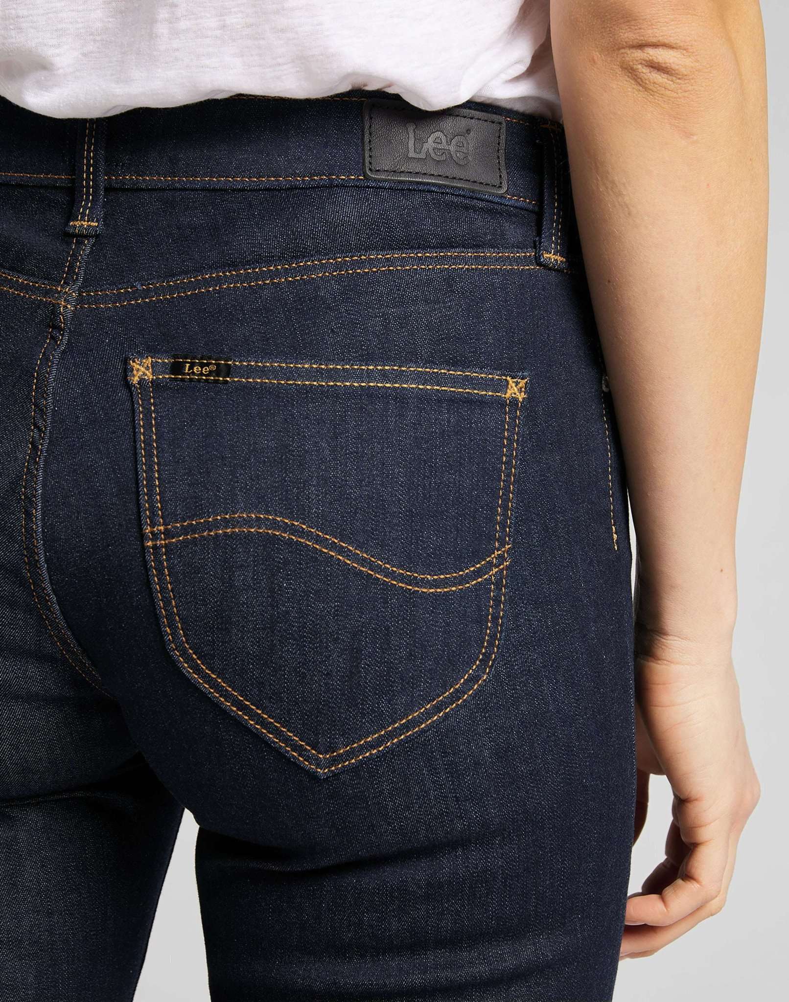 Marion Straight in Rinse Jeans Lee