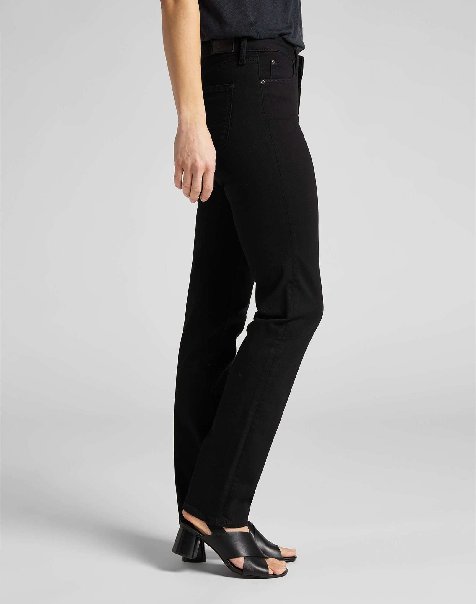 Marion Straight in Black Rinse Jeans Lee