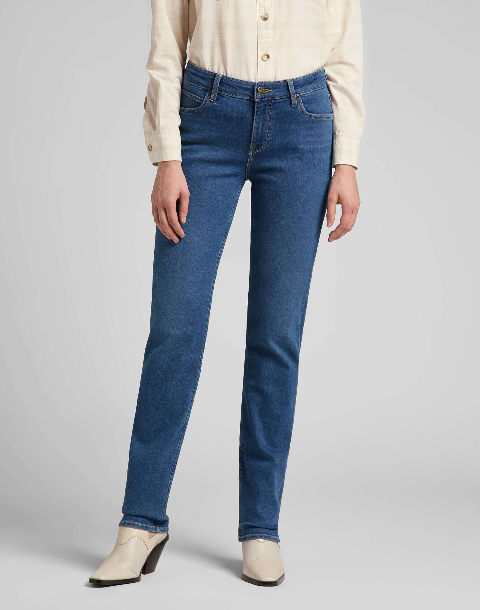 Marion Straight in Mid Ada Jeans Lee