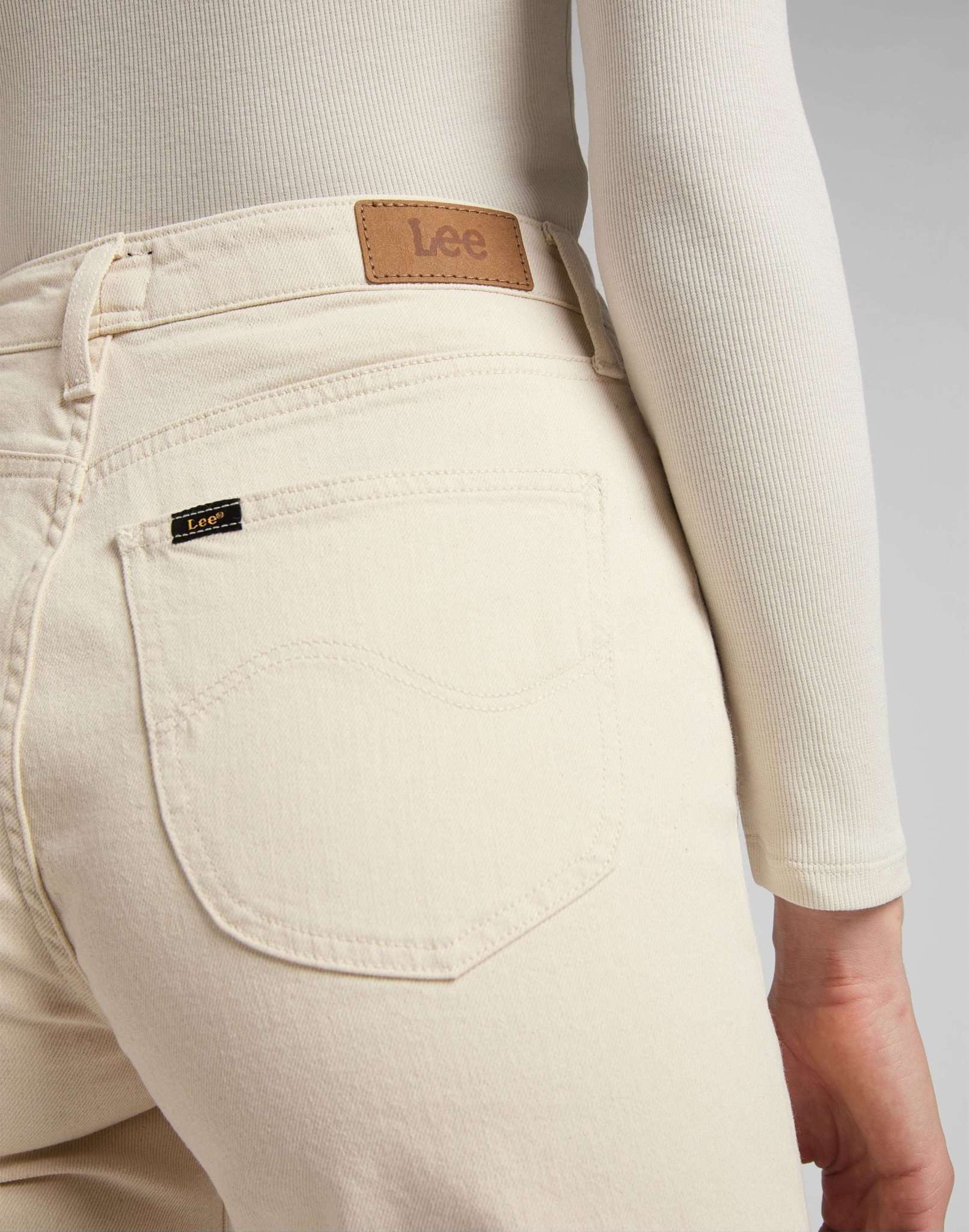 Carol in Ecru Jeans Lee