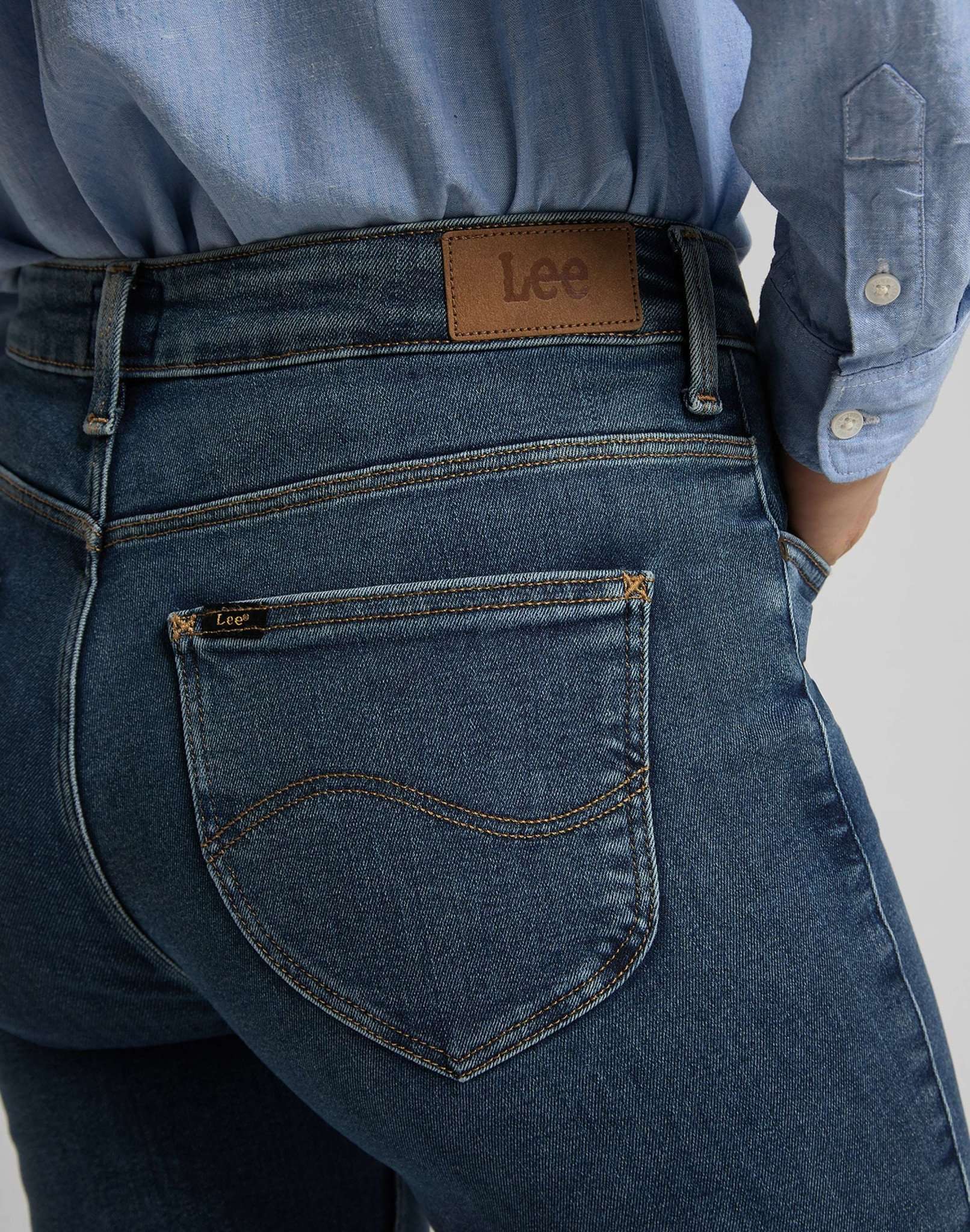 Scarlett High Zip in Mid Ely Jeans Lee   